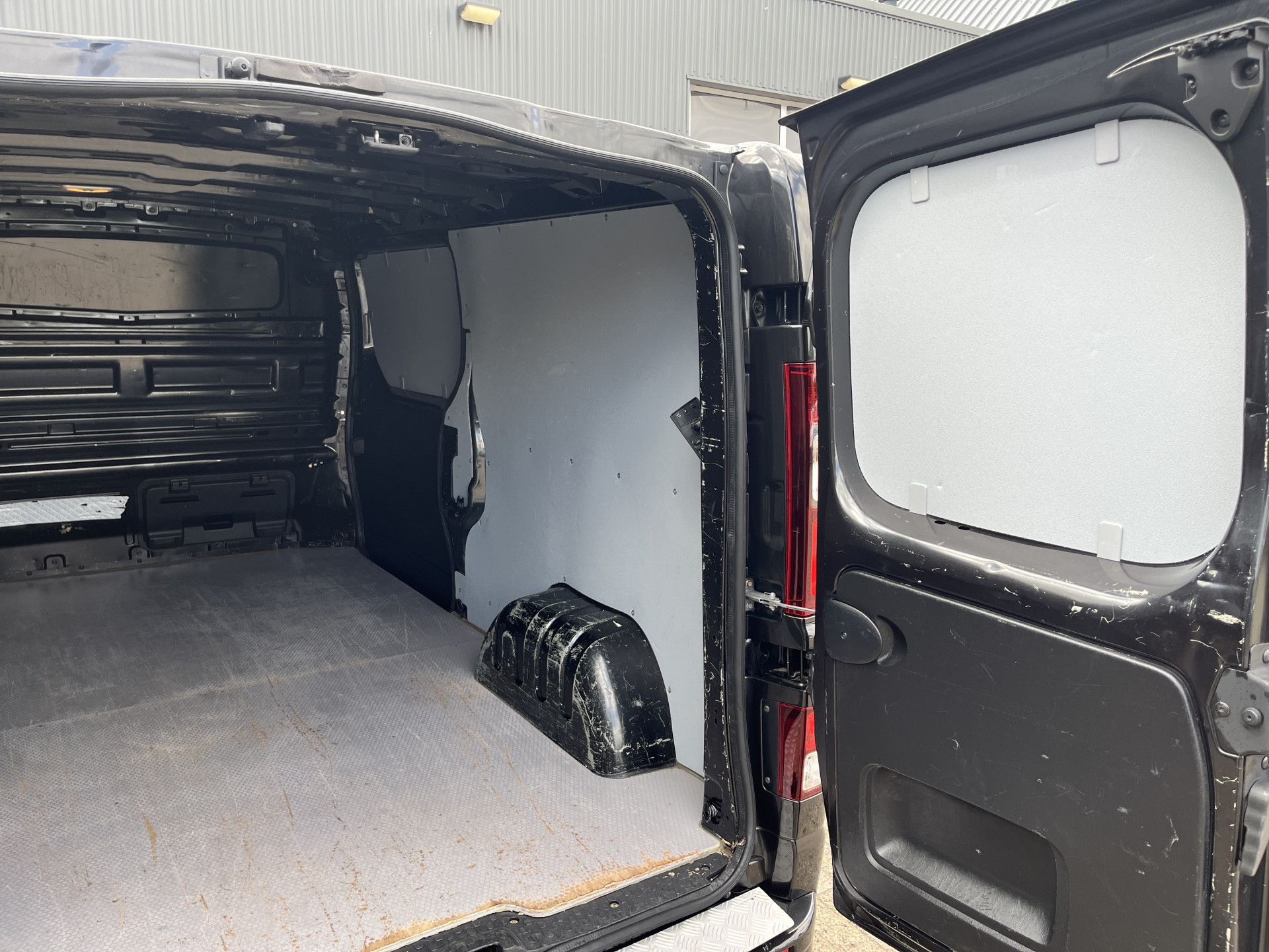 Foto van Opel Vivaro-b