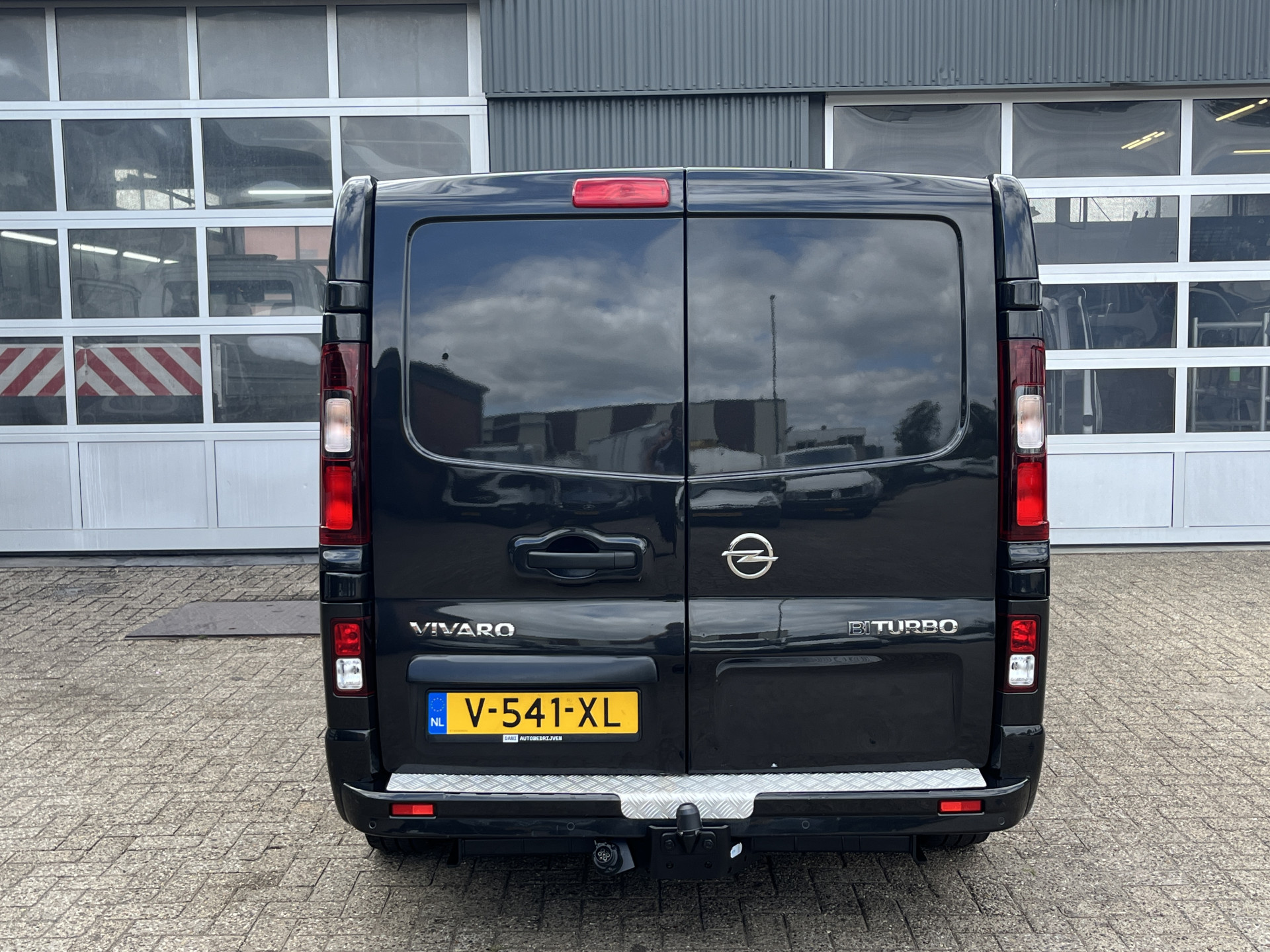 Foto van Opel Vivaro-b