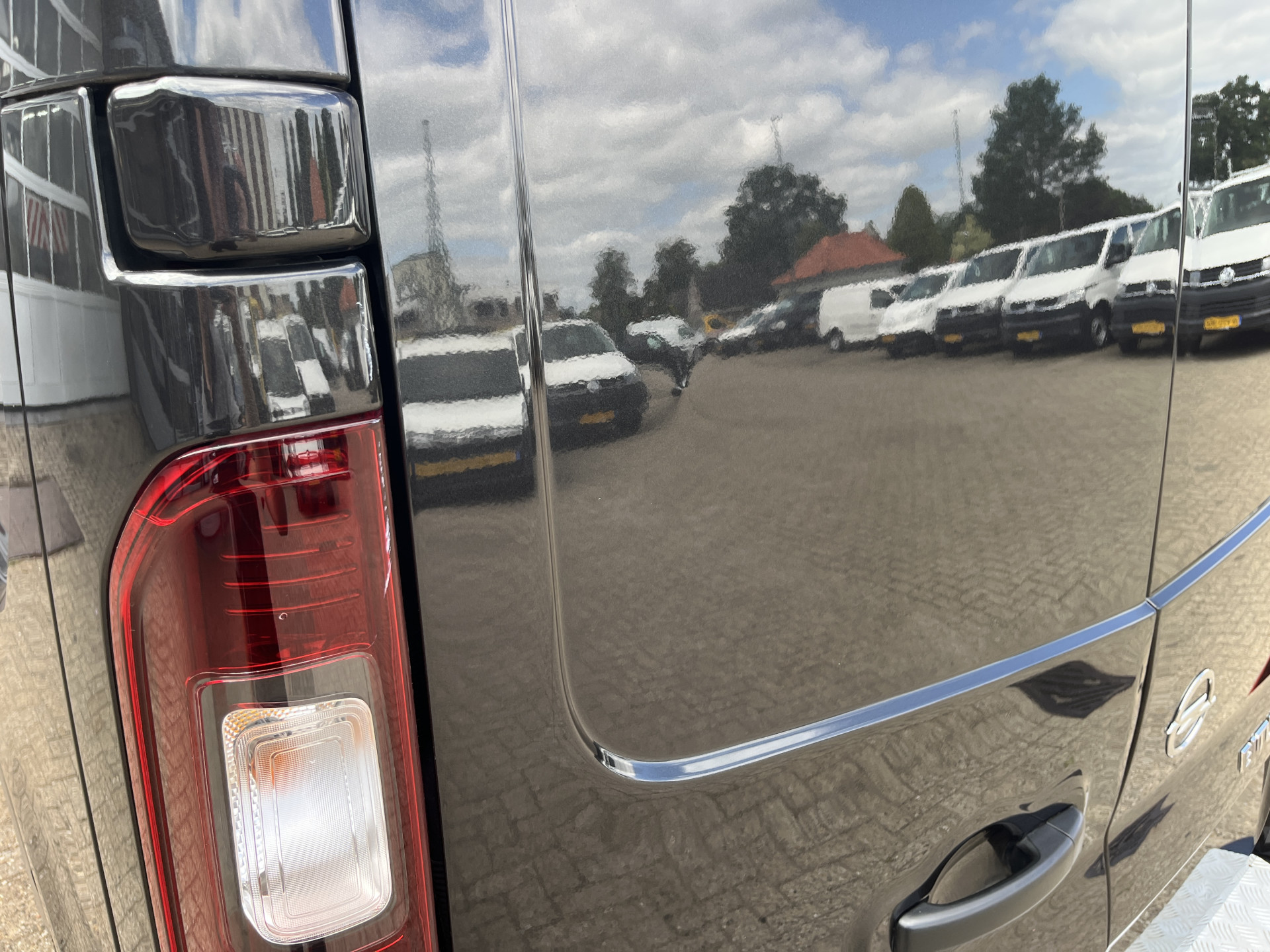 Foto van Opel Vivaro-b