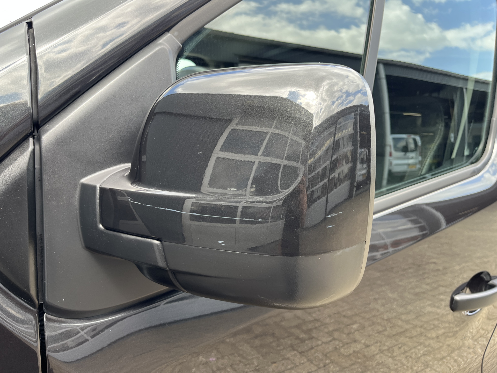 Foto van Opel Vivaro-b