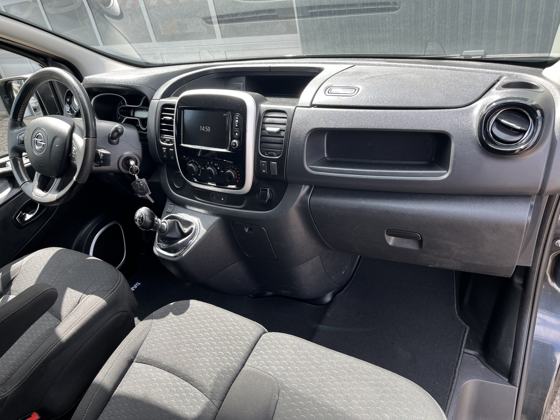 Foto van Opel Vivaro-b
