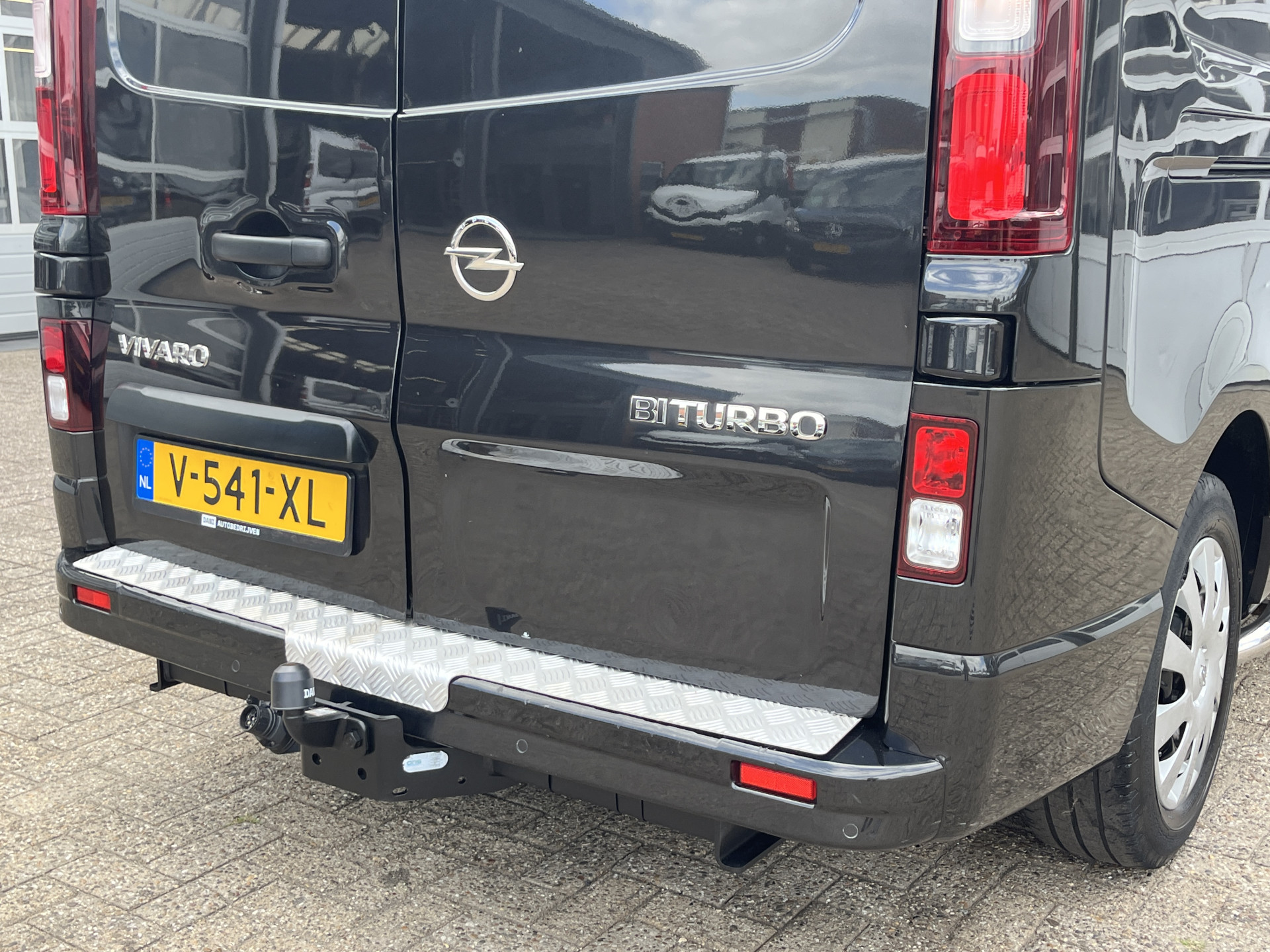 Foto van Opel Vivaro-b