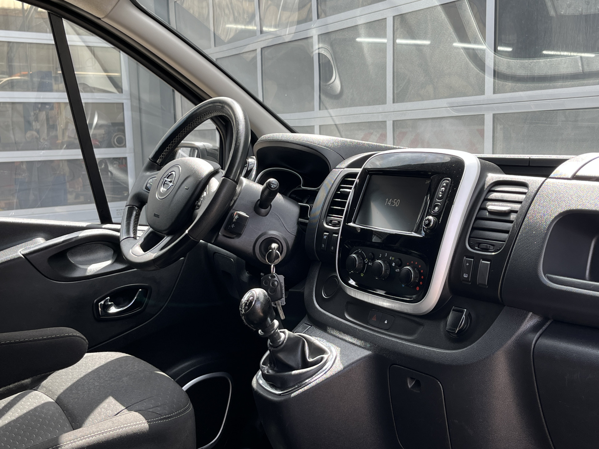 Foto van Opel Vivaro-b