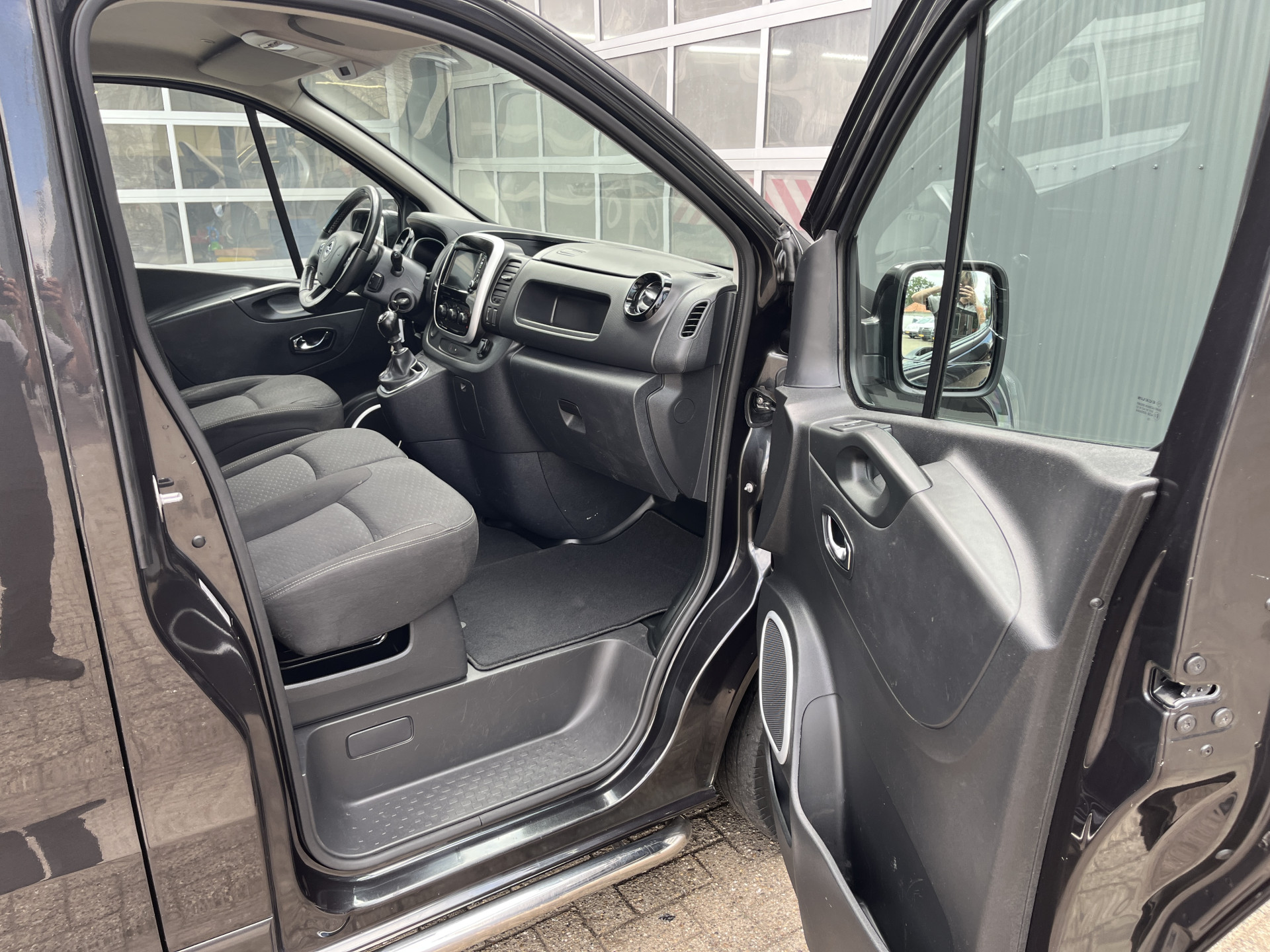 Foto van Opel Vivaro-b