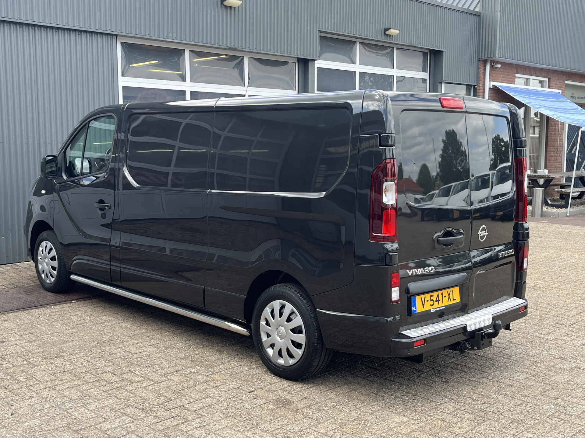Foto van Opel Vivaro-b