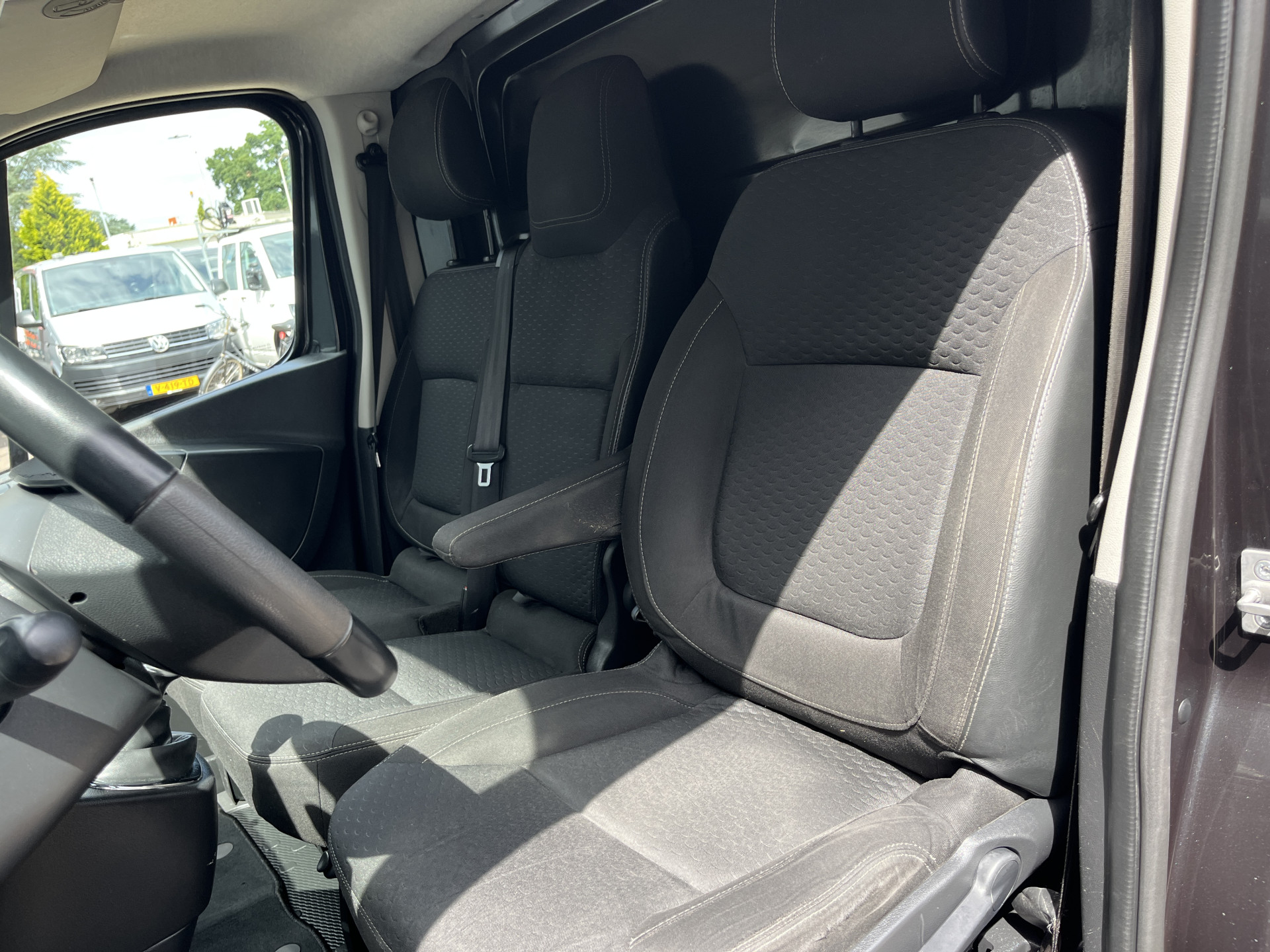 Foto van Opel Vivaro-b