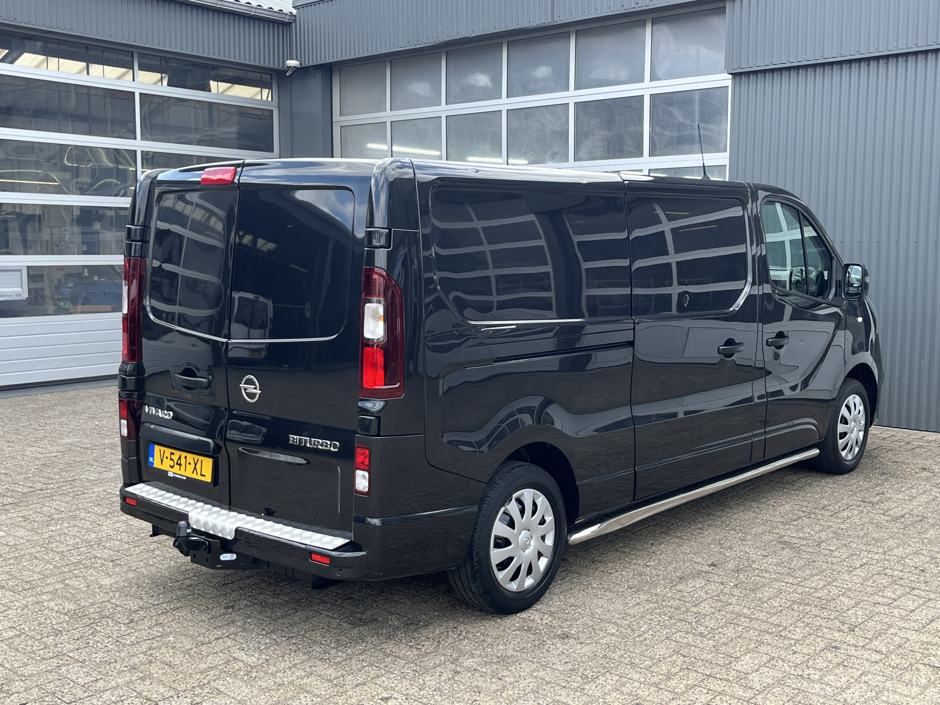 Foto van Opel Vivaro-b