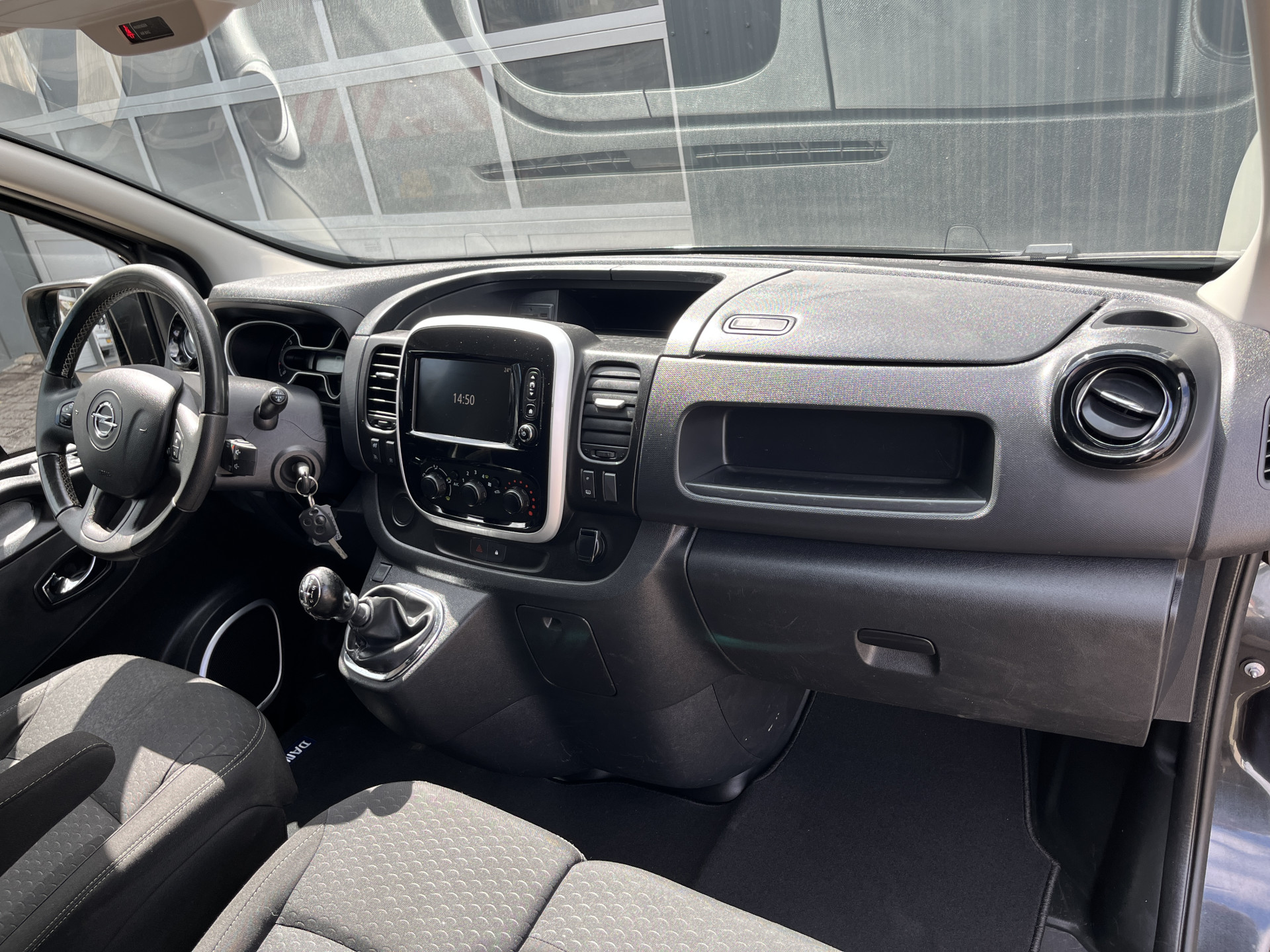 Foto van Opel Vivaro-b