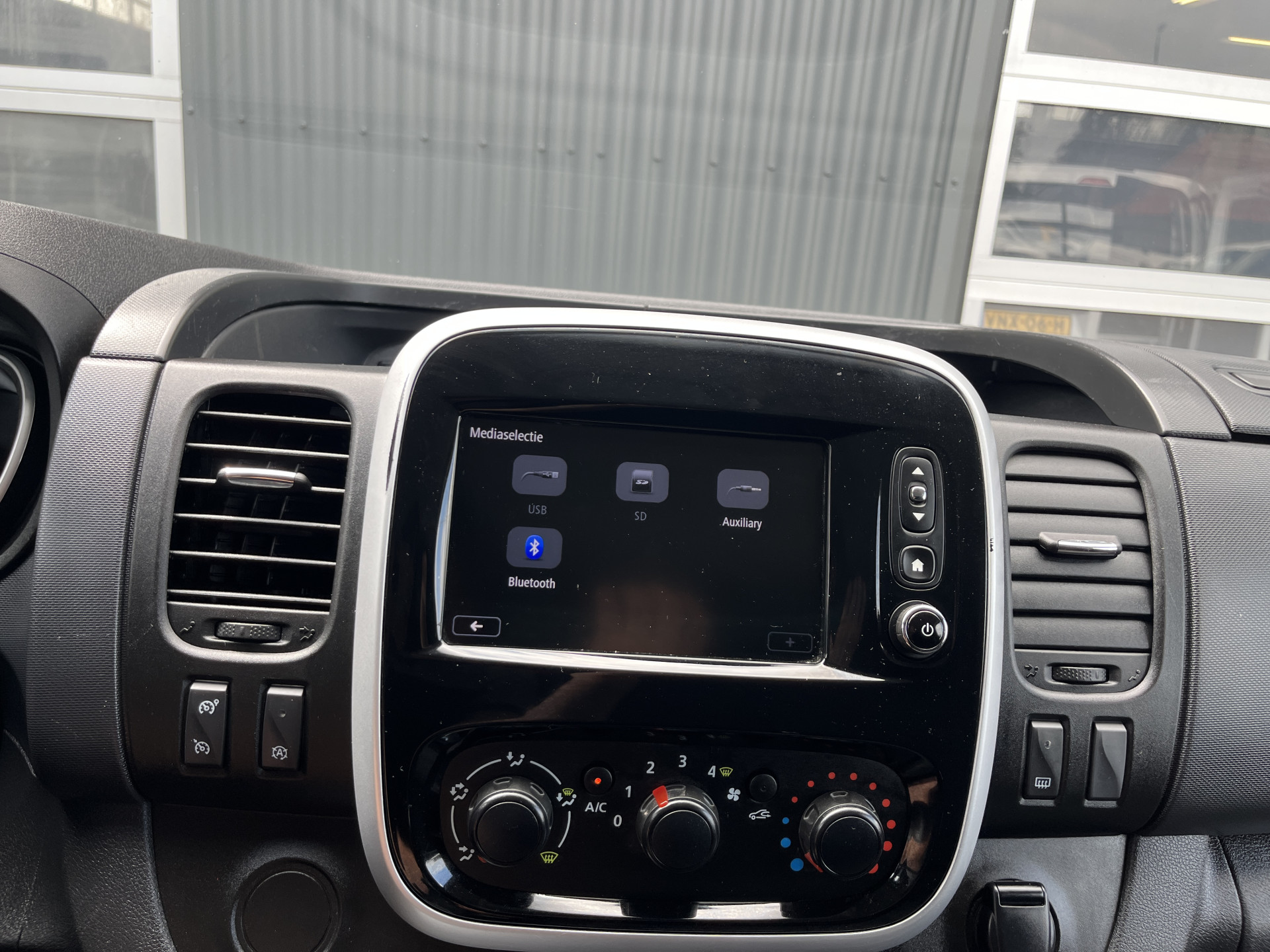 Foto van Opel Vivaro-b