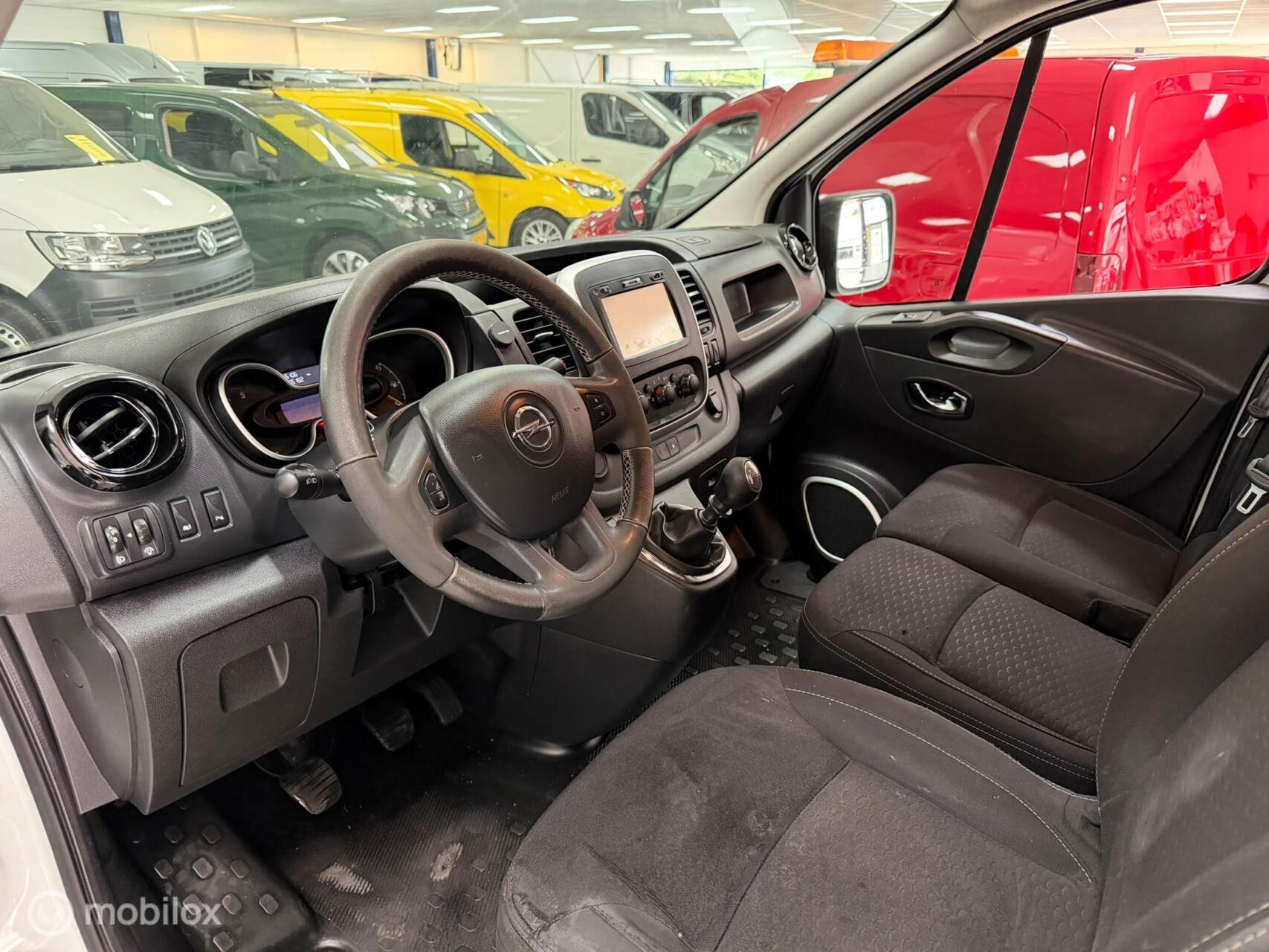 Foto van Opel Vivaro-b