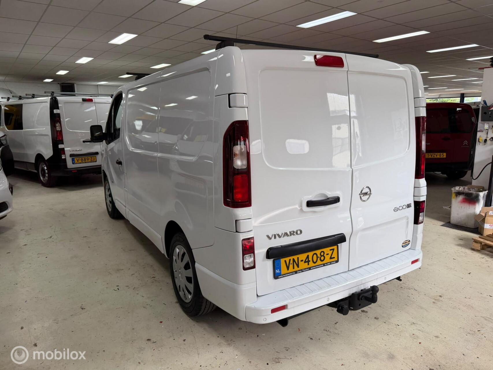 Foto van Opel Vivaro-b