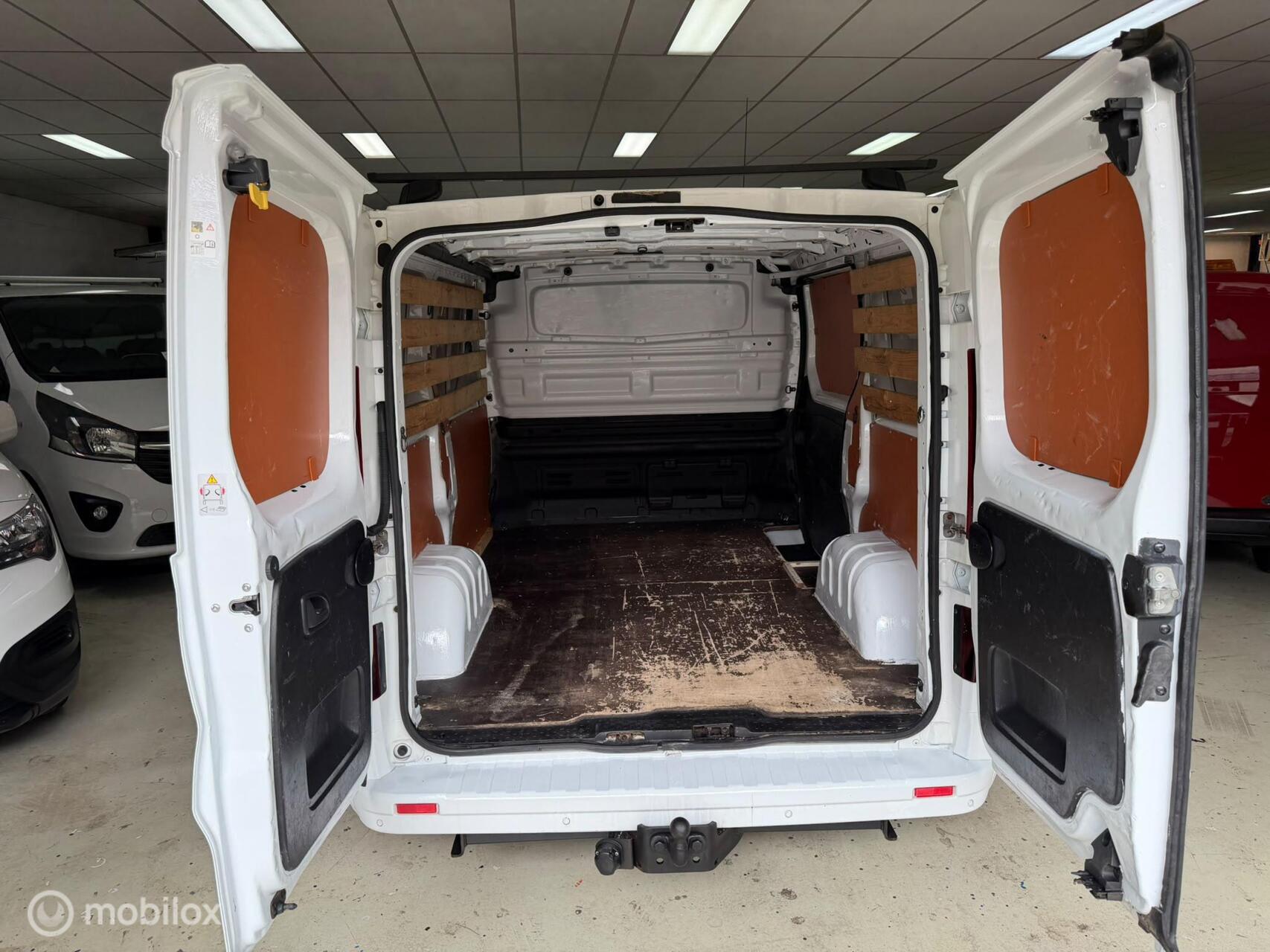 Foto van Opel Vivaro-b