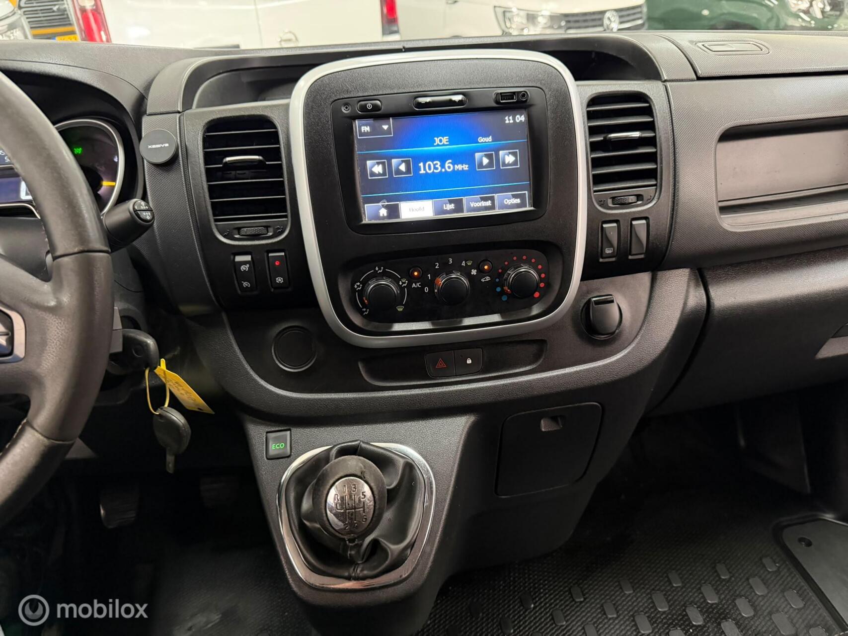 Foto van Opel Vivaro-b