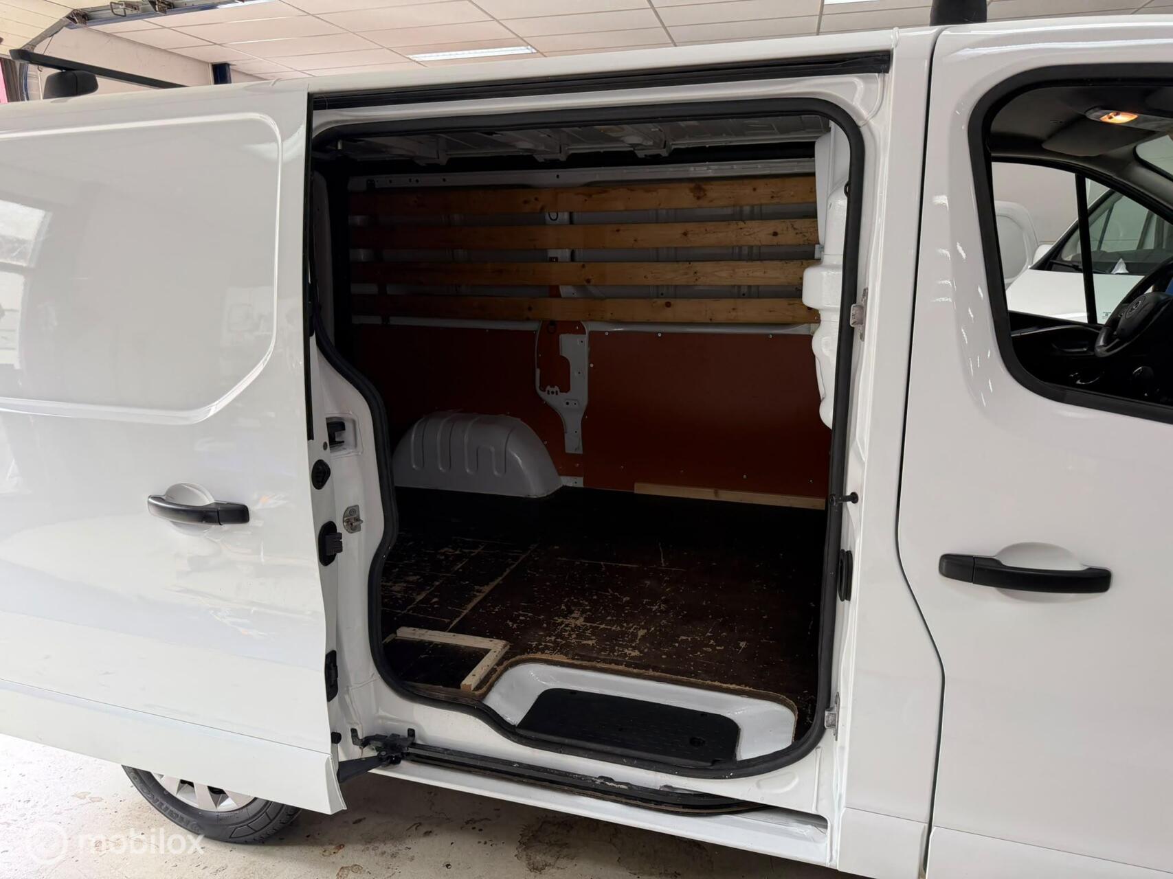 Foto van Opel Vivaro-b