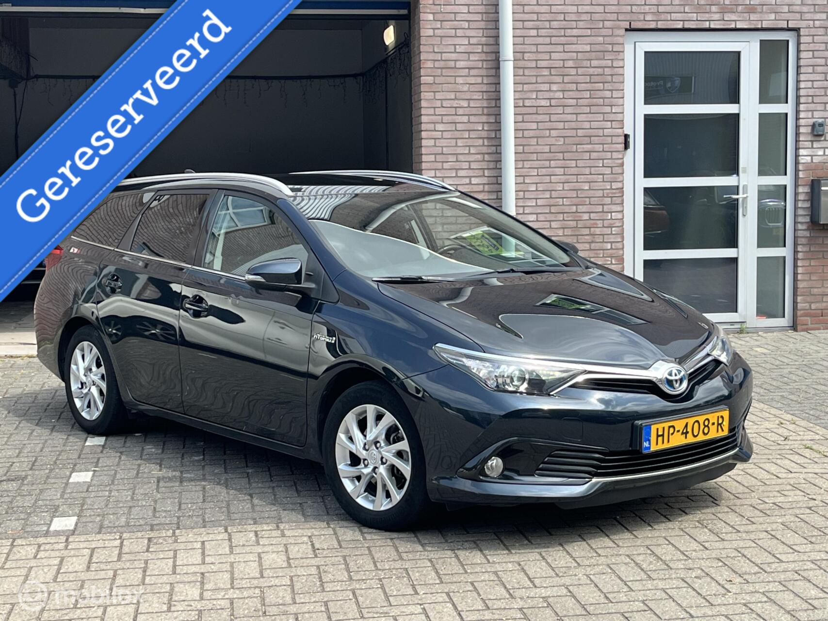 Toyota Toyota Auris Touring Sports 1.8 Hybrid Lease dec-2015 Panoramadak NAP 241.932 km 100% Toyota dealer onderhouden met hybride certificaat. 2015 - voorkant