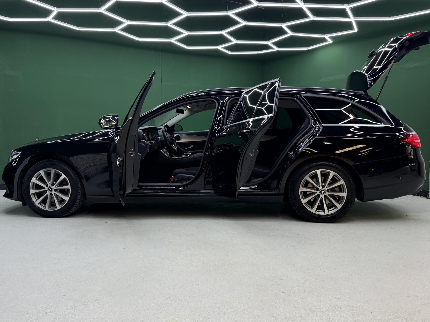 Foto van Mercedes-Benz E 220 D