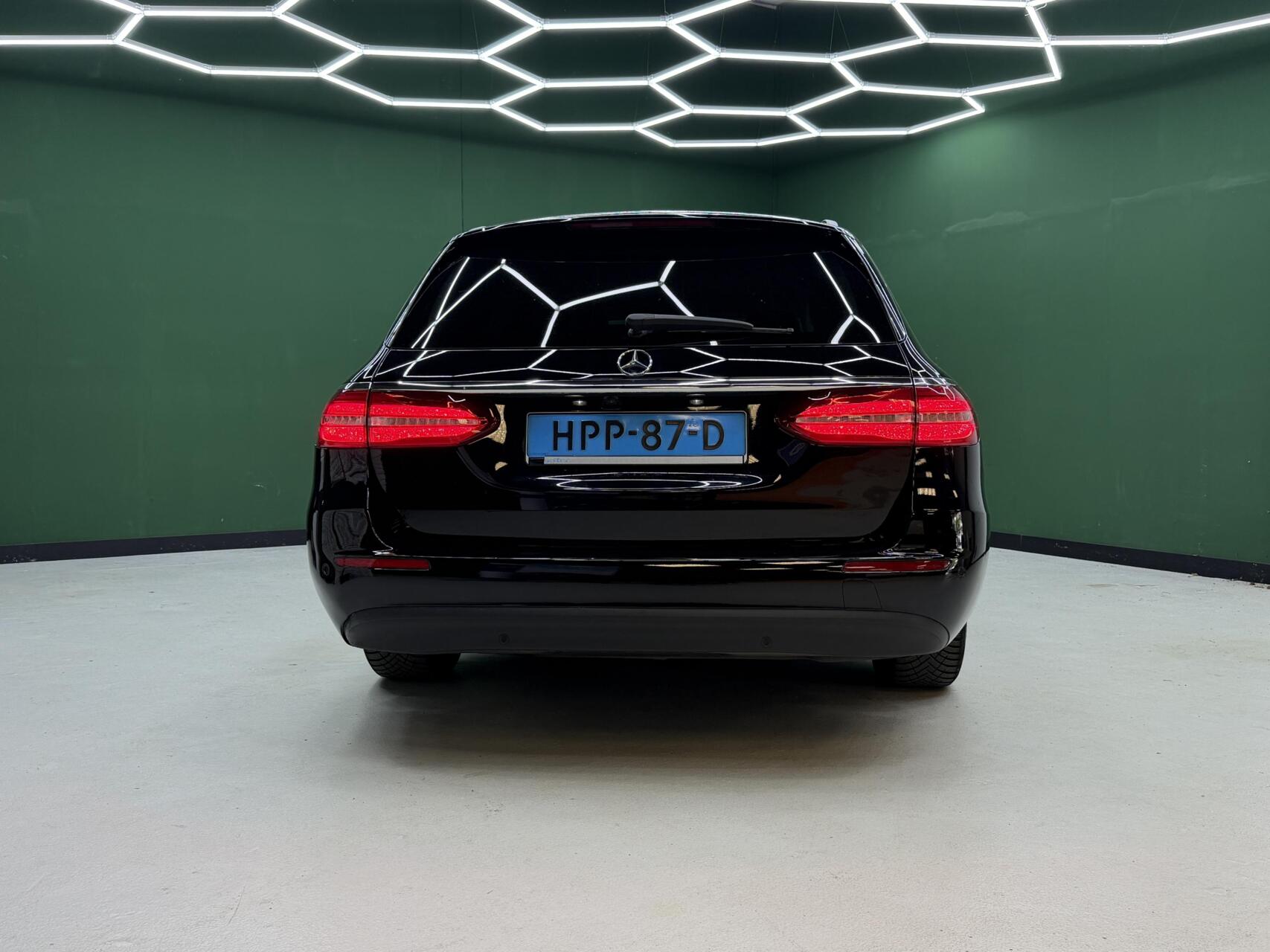 Foto van Mercedes-Benz E 220 D