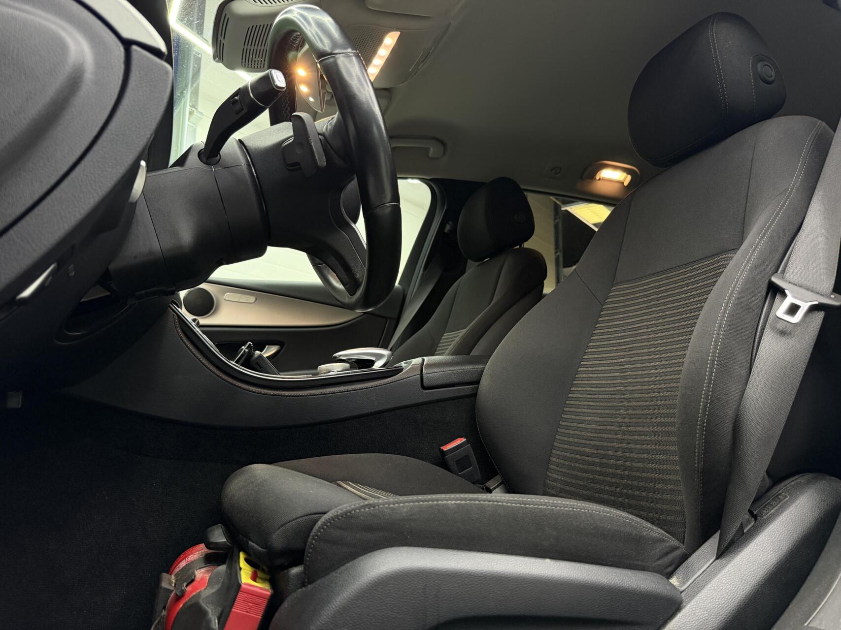 Foto van Mercedes-Benz E 220 D