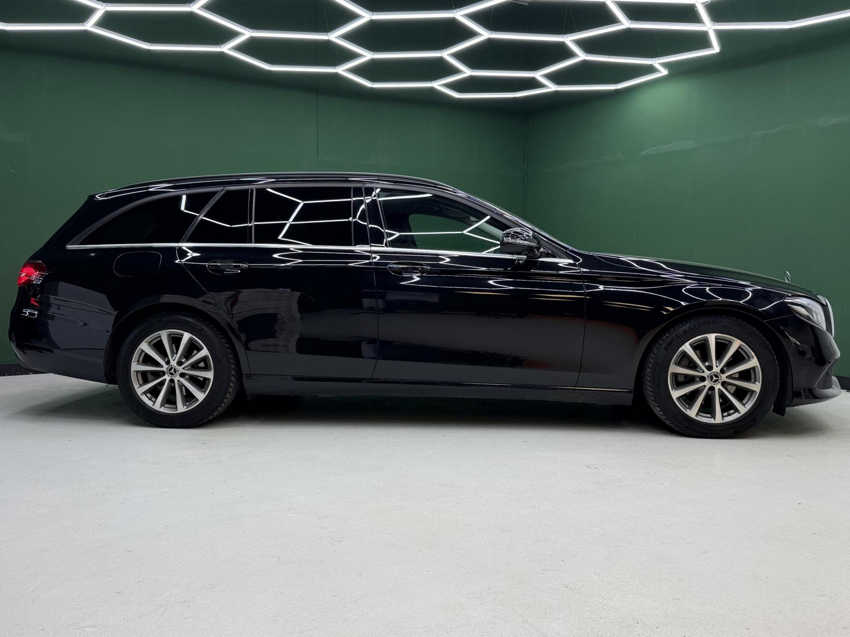 Foto van Mercedes-Benz E 220 D