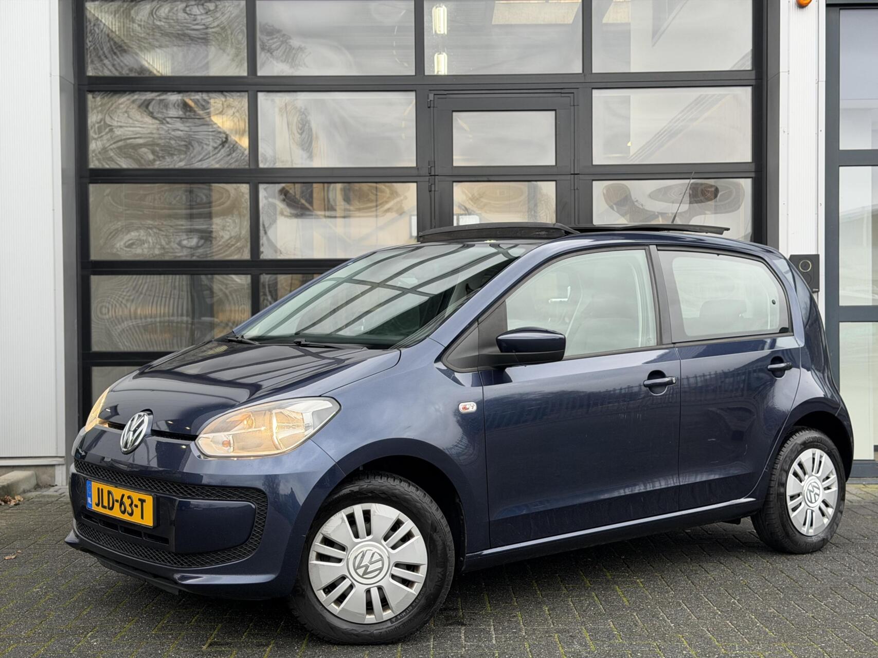 Volkswagen Up 1.0 move up! BlueMotion / Panoramadak / Radio 2015 - voorkant