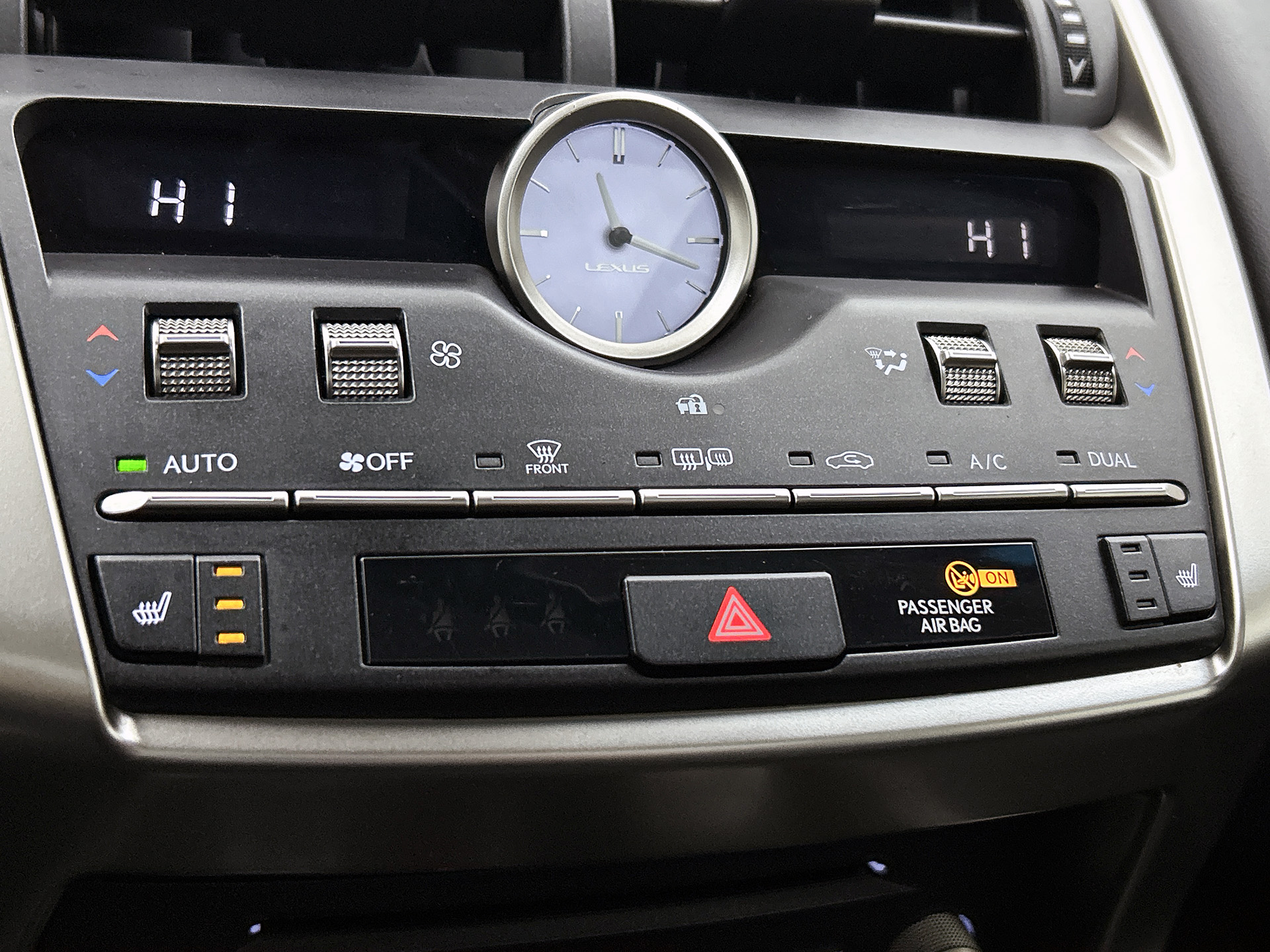 Foto van Lexus NX