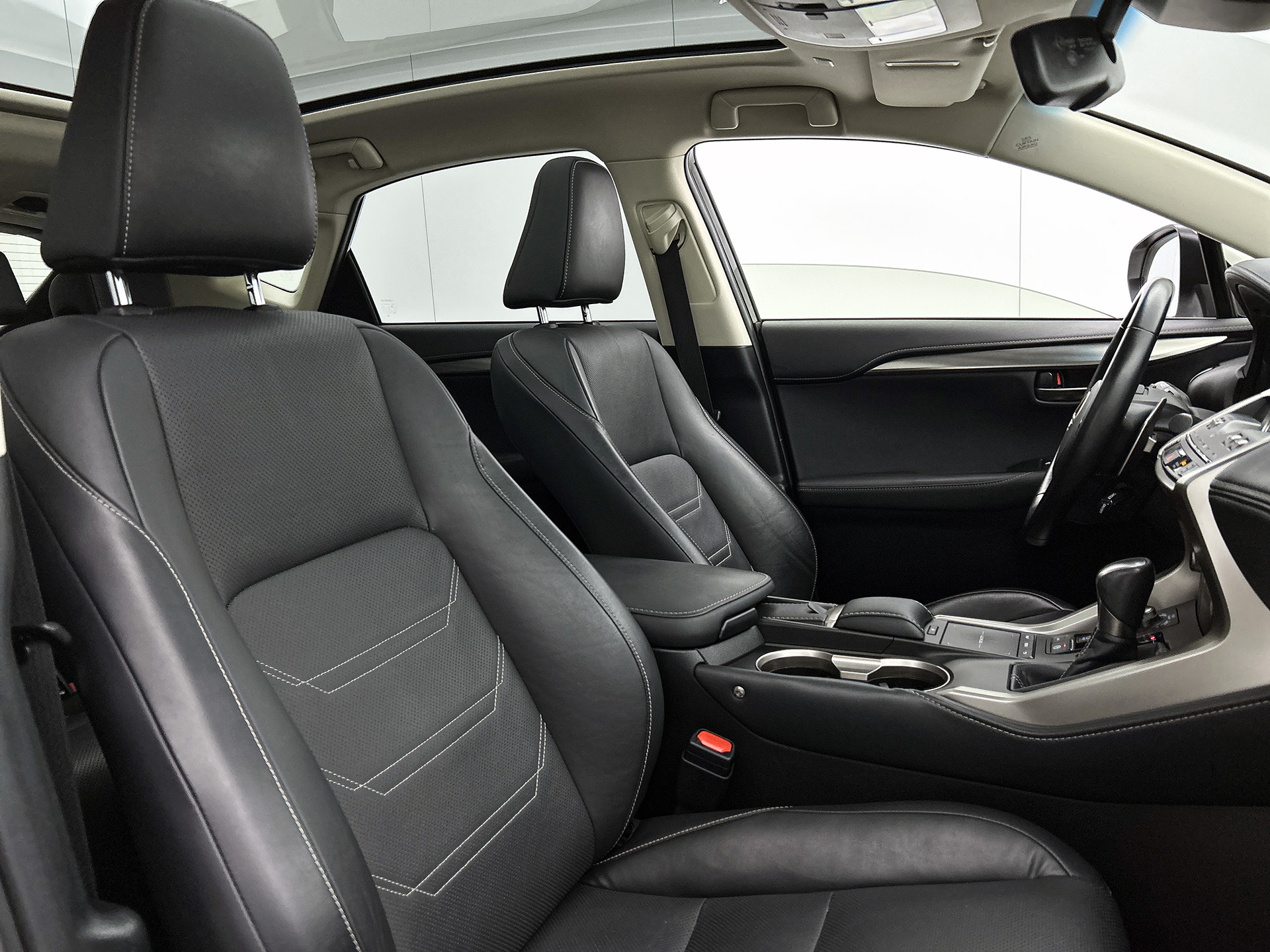 Foto van Lexus NX