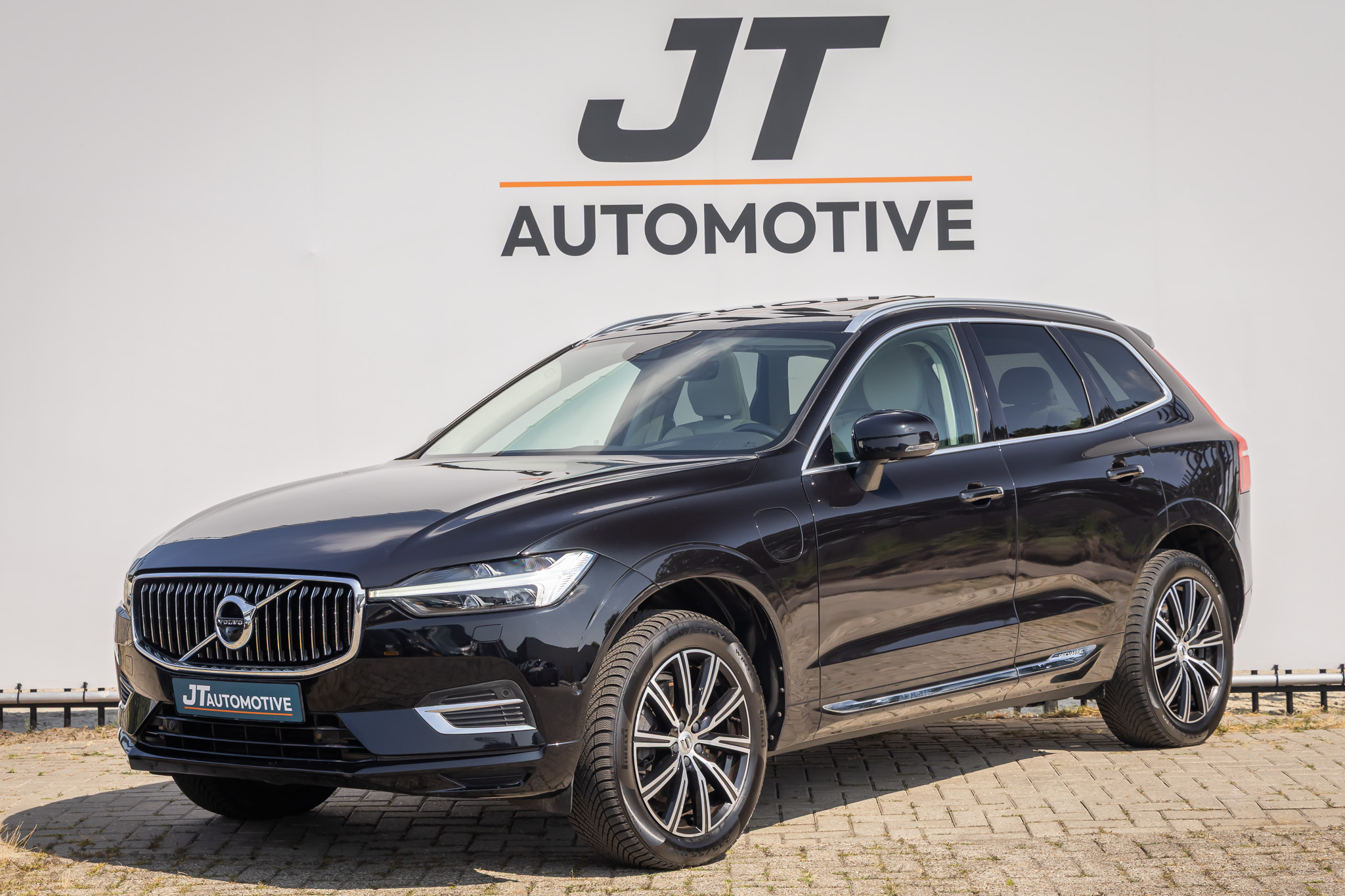 Volvo Xc60 2.0 rech t8 and inscription hyb pano | 360camera | adaptive cruise | pdc | ledere bekleding | memory stoelen 2021 - voorkant