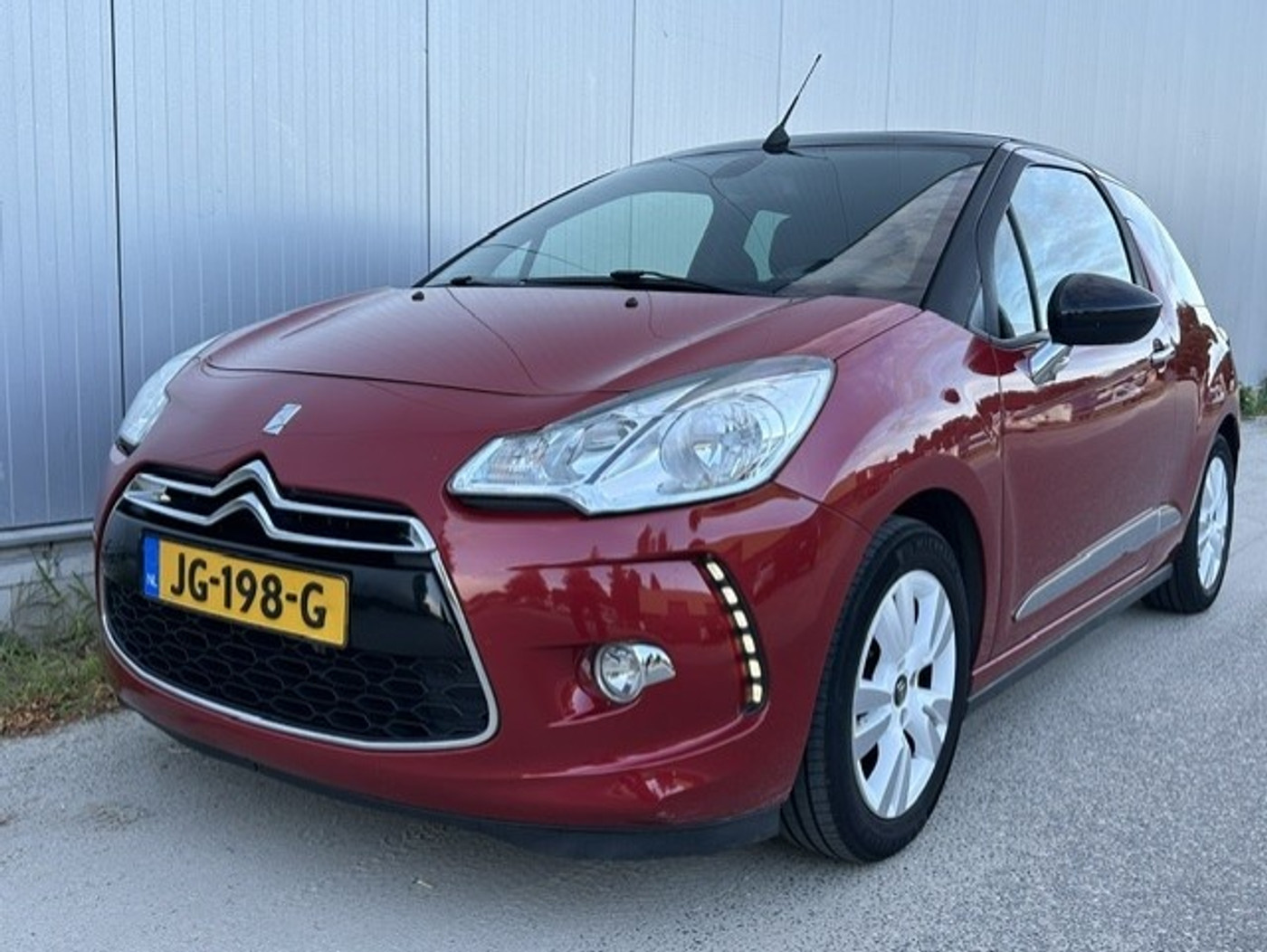 Citroen Ds3 Cabrio 1.2 VTi So Chic 2013 - voorkant