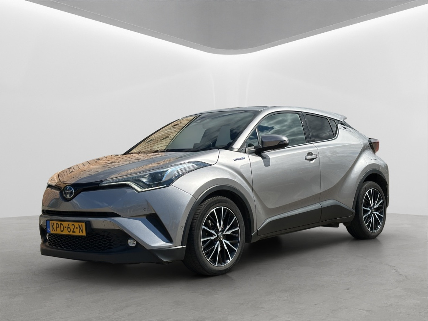 Toyota Toyota C-hr 1.8 Hybrid Executive Navi PDC Led Leder 2017 - voorkant