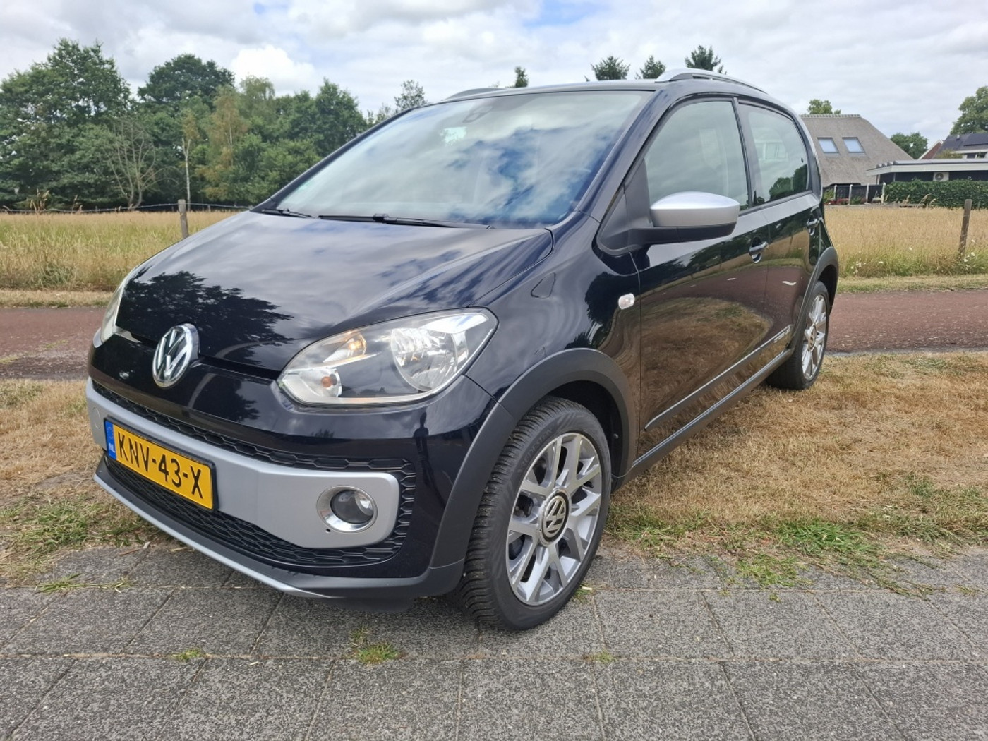 Volkswagen Up 1.0 cross up! BlueM. 2013 - voorkant