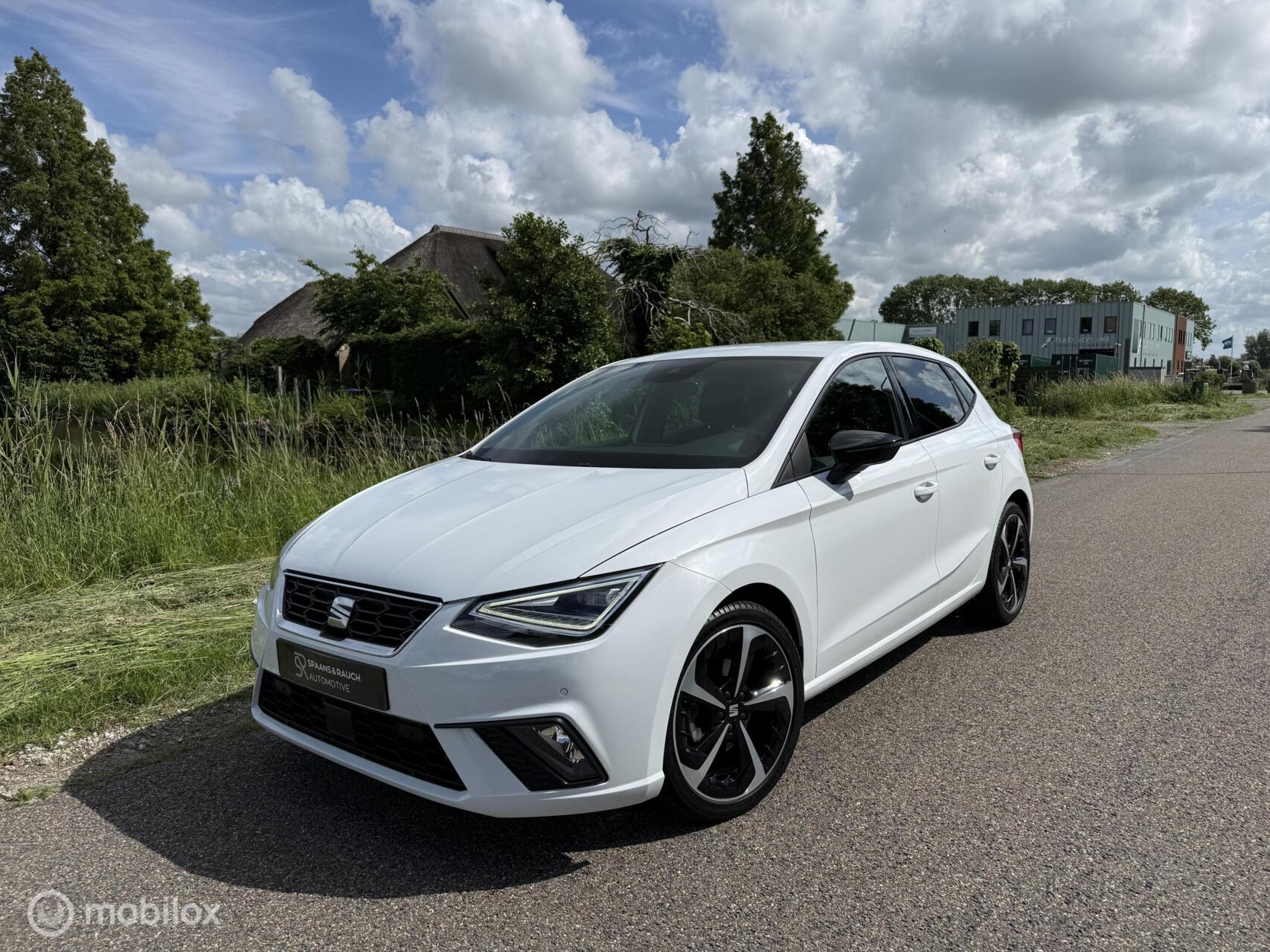 Seat Ibiza 1.0 EcoTSI DSG FR / Beats / CarPlay / ACC / Camera 2023 - voorkant