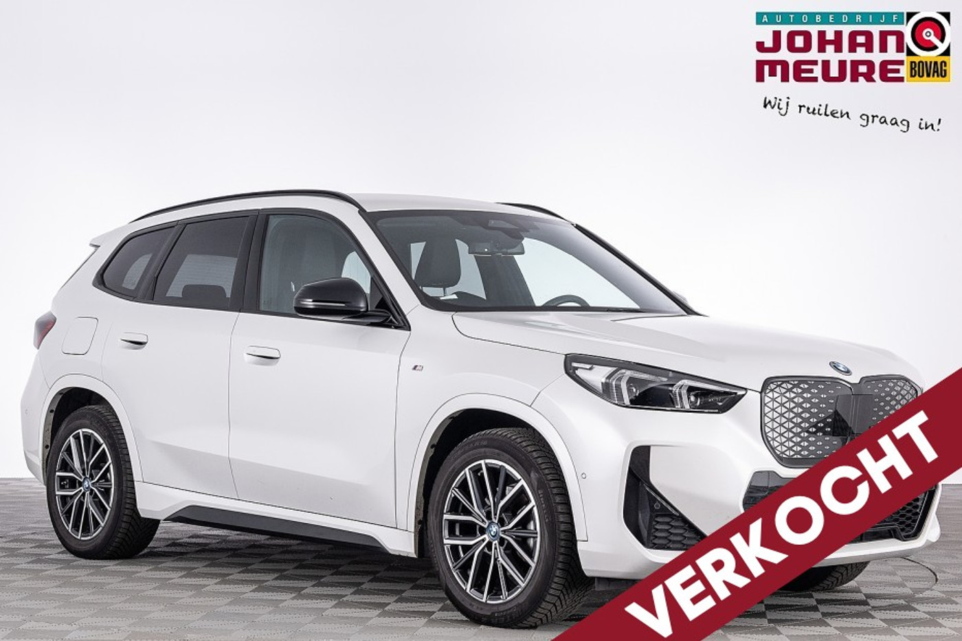 BMW Ix1 eDrive20 67 kWh M-Sport *SOH 99%* harman/kardon | LEDER | ECC | Full LED 2024 - voorkant