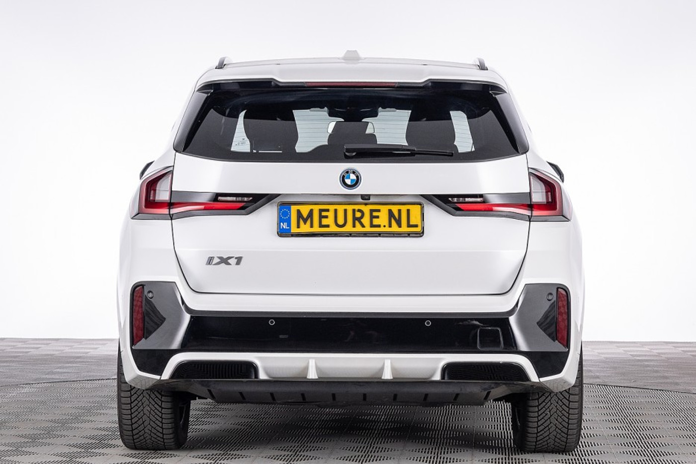 Foto van BMW Ix1