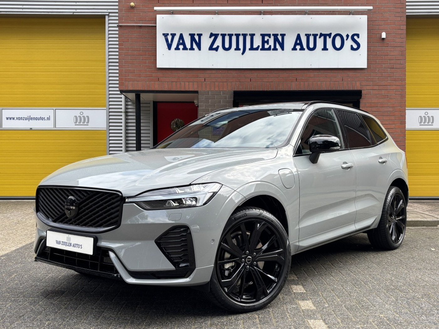Volvo Xc60 T8 AWD Ultra Black Edition Pano 21'' Head-Up 2026 - voorkant