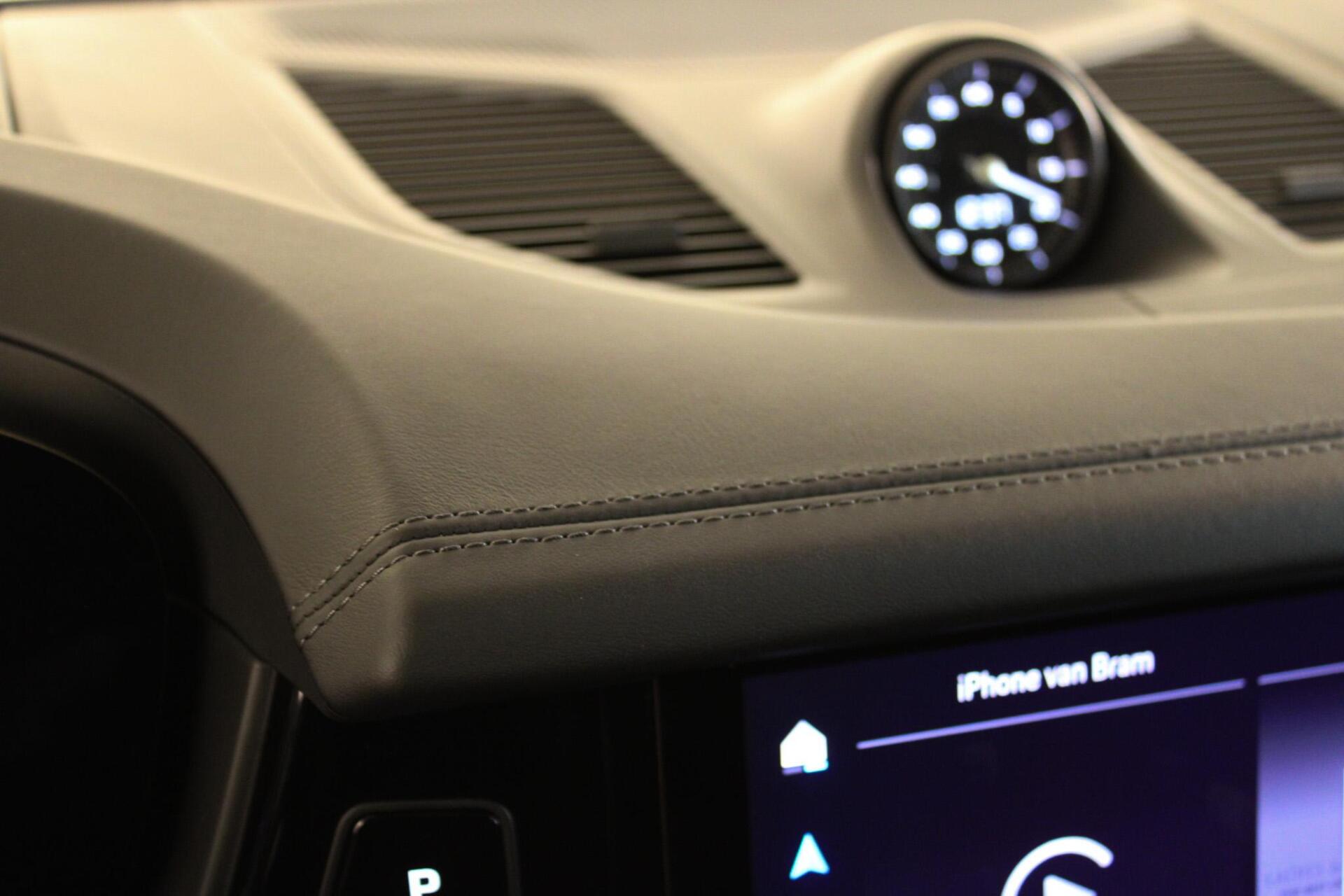 Foto van Porsche Cayenne E-hybrid