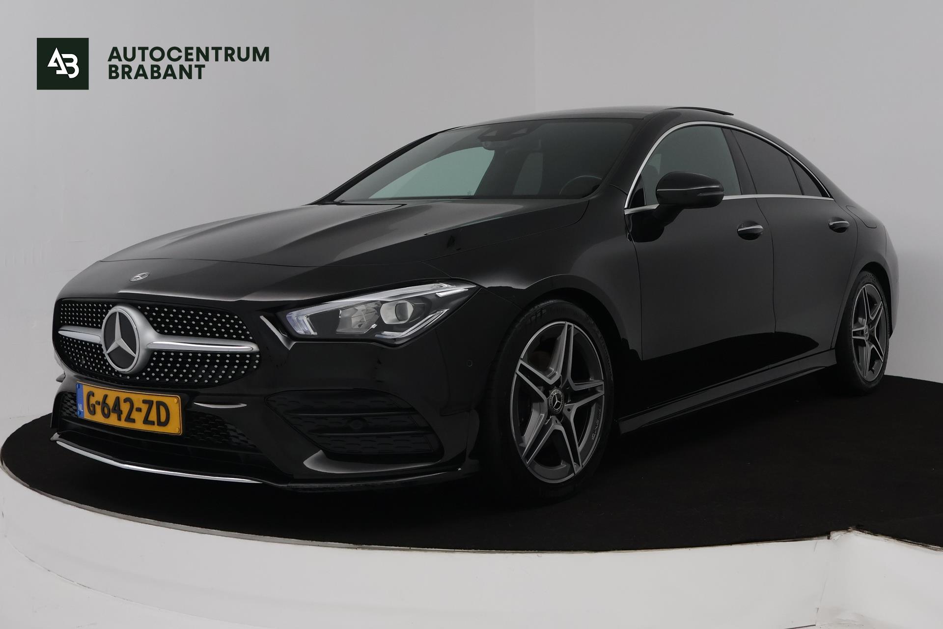 Mercedes-Benz Cla 180 Business Solution AMG (PANORAMADAK, TREKHAAK, SFEERVERLICHTING, STOELVERWARMING, CAMERA, SENSOREN) 2019 - voorkant
