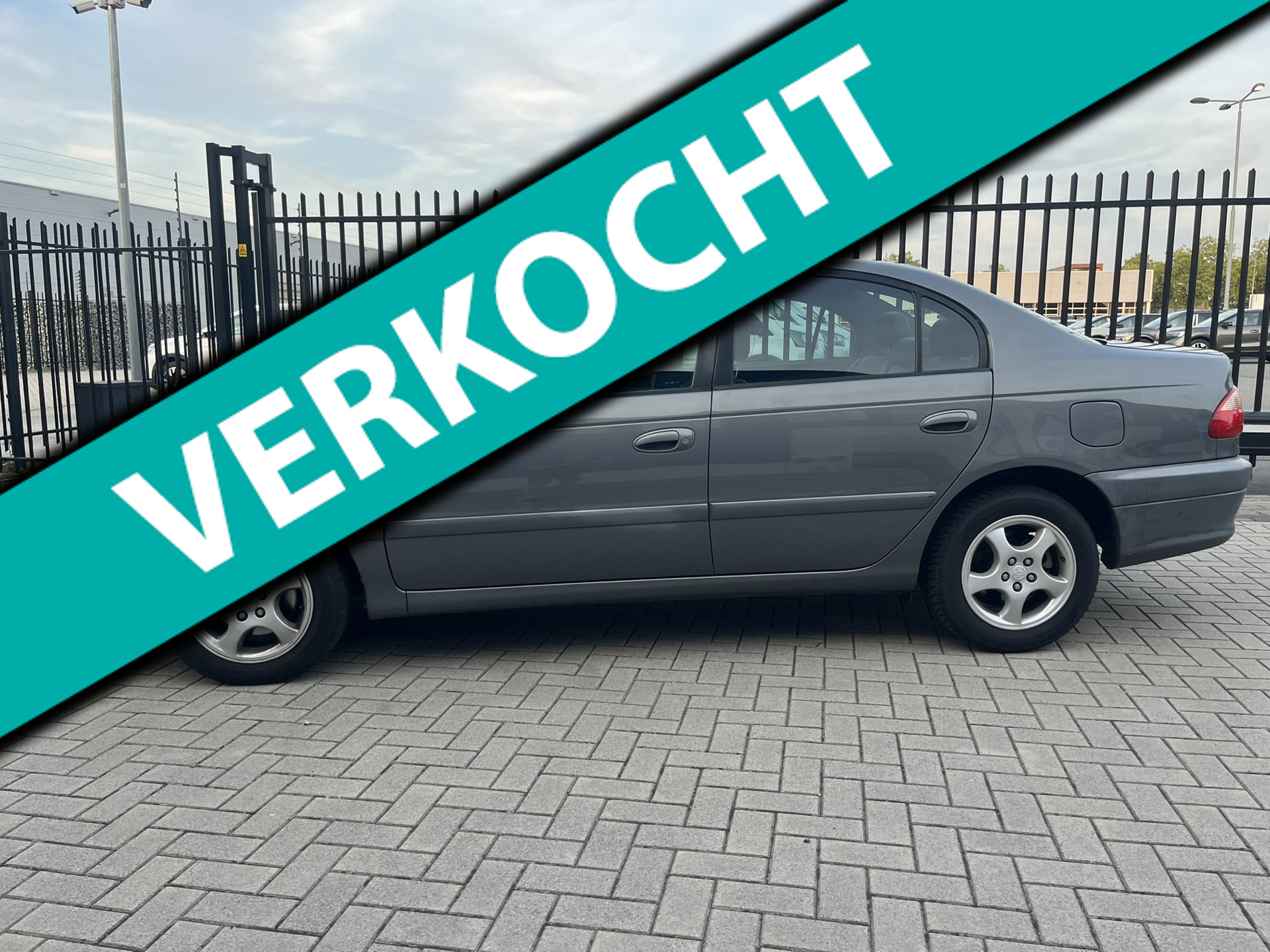Toyota Toyota Avensis 2.0-16V Executive Leder Cruise PDC Airco APK nieuw 2002 - voorkant