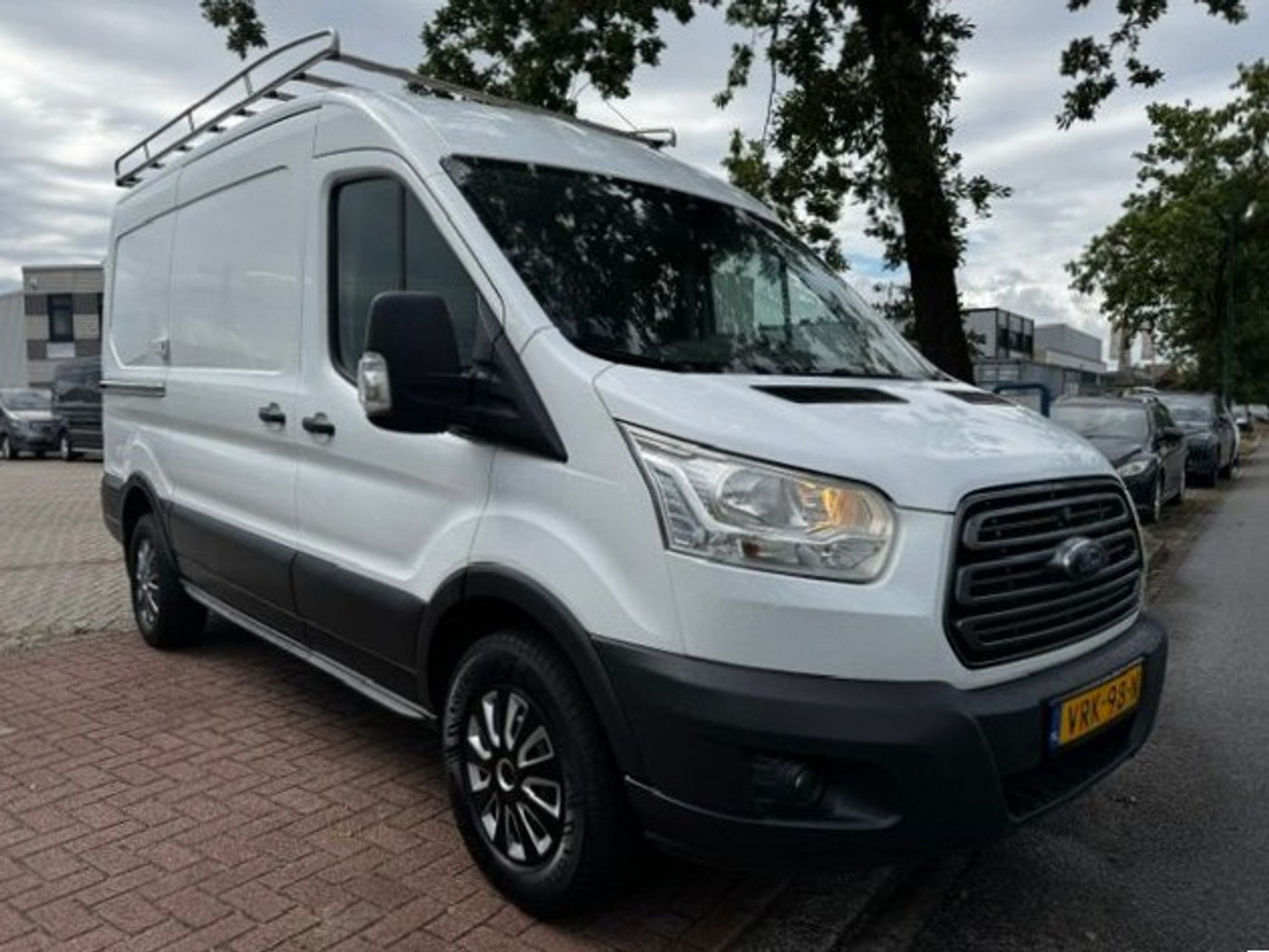 Ford Transit 350 2.0 TDCI 170pk L2 H2 Trend Euro 6 2017 - voorkant