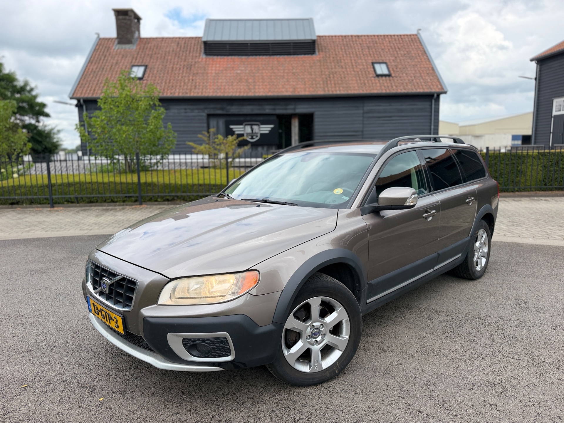 Volvo Xc70 2.4 D5 Summum AUTOMAAT LEER NAVI STORING ROETFILTER 2008 - voorkant