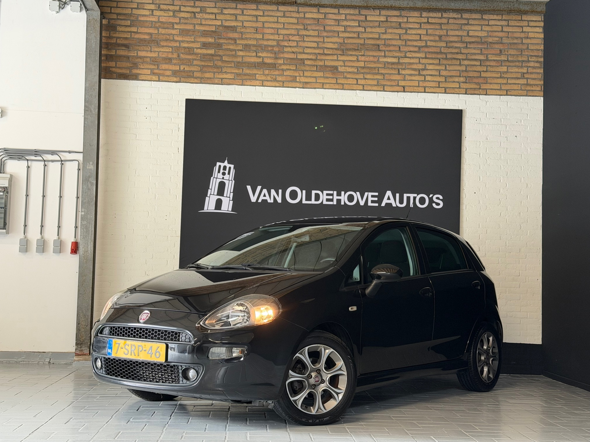 Fiat Fiat Punto 1.3 M-Jet Lounge 5-DRS|Cruise|Clima 2013 - voorkant