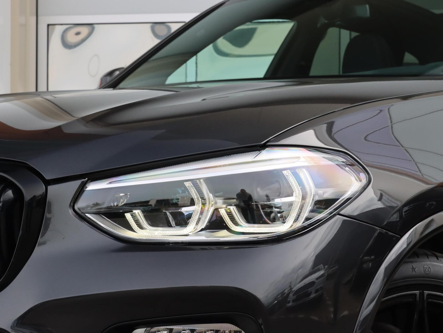 Foto van BMW X3 M40i
