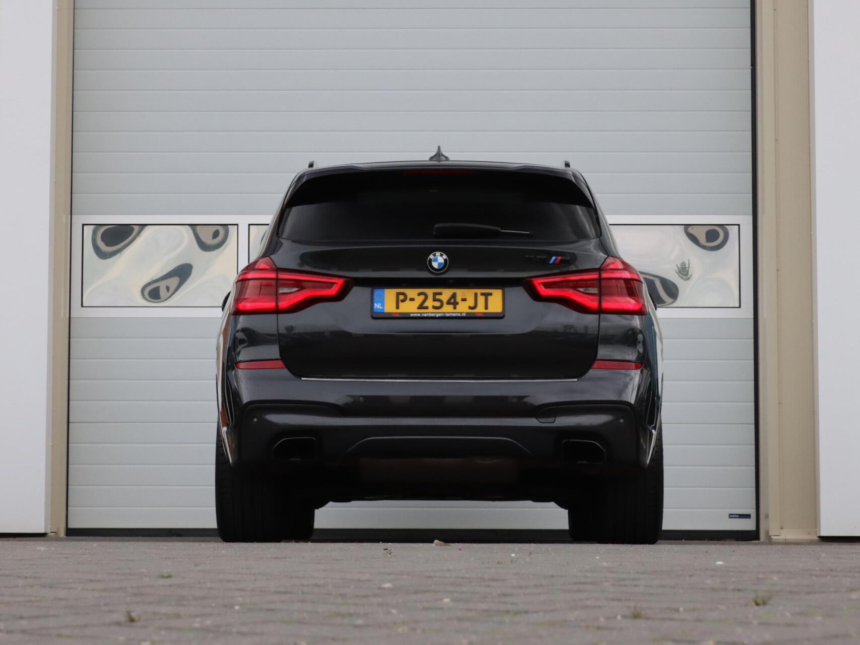Foto van BMW X3 M40i