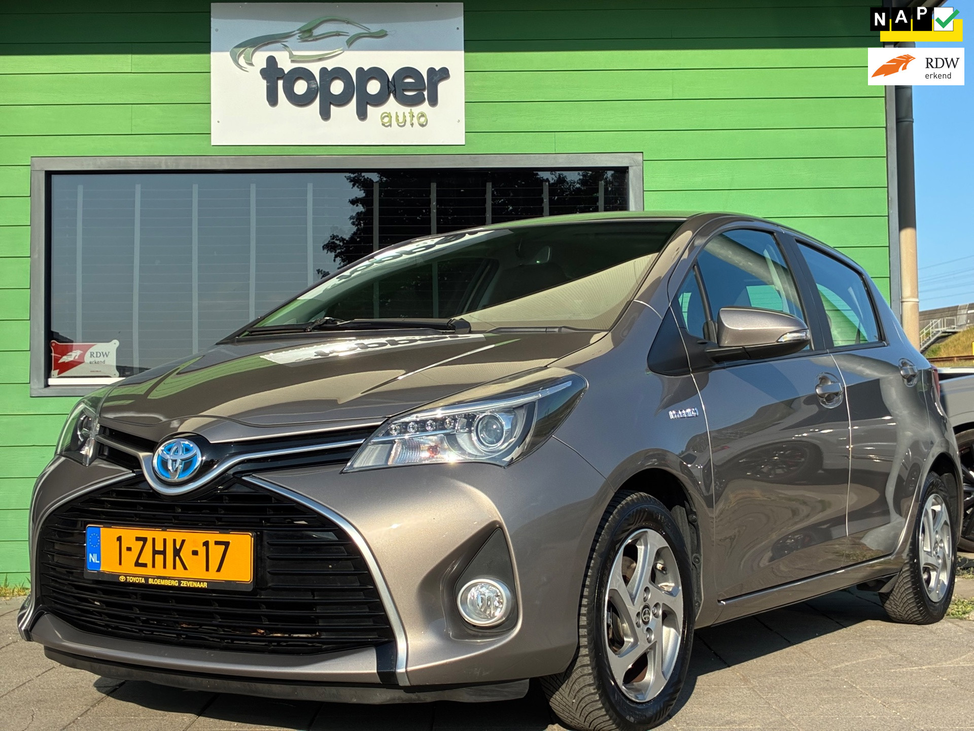 Toyota Toyota Yaris Hybrid 1.5 Hybrid Lease|2e Eigenaar|Navigatie|CruiseControl|Camera|Climatronic| 2015 - voorkant