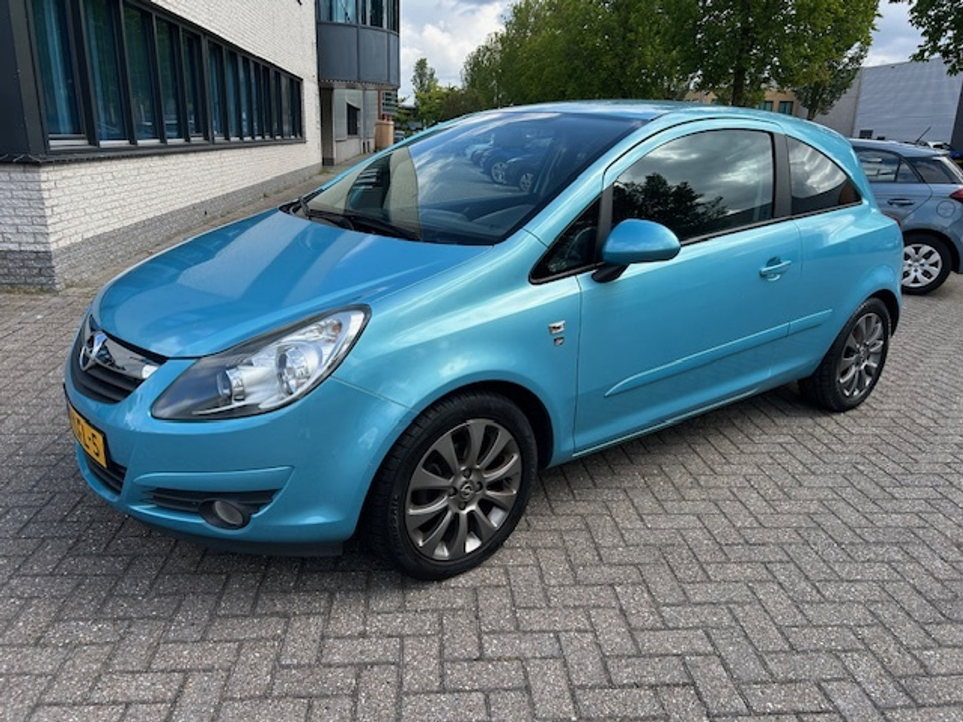 Opel Corsa 1.4-16V 111 Edition 2010 - voorkant