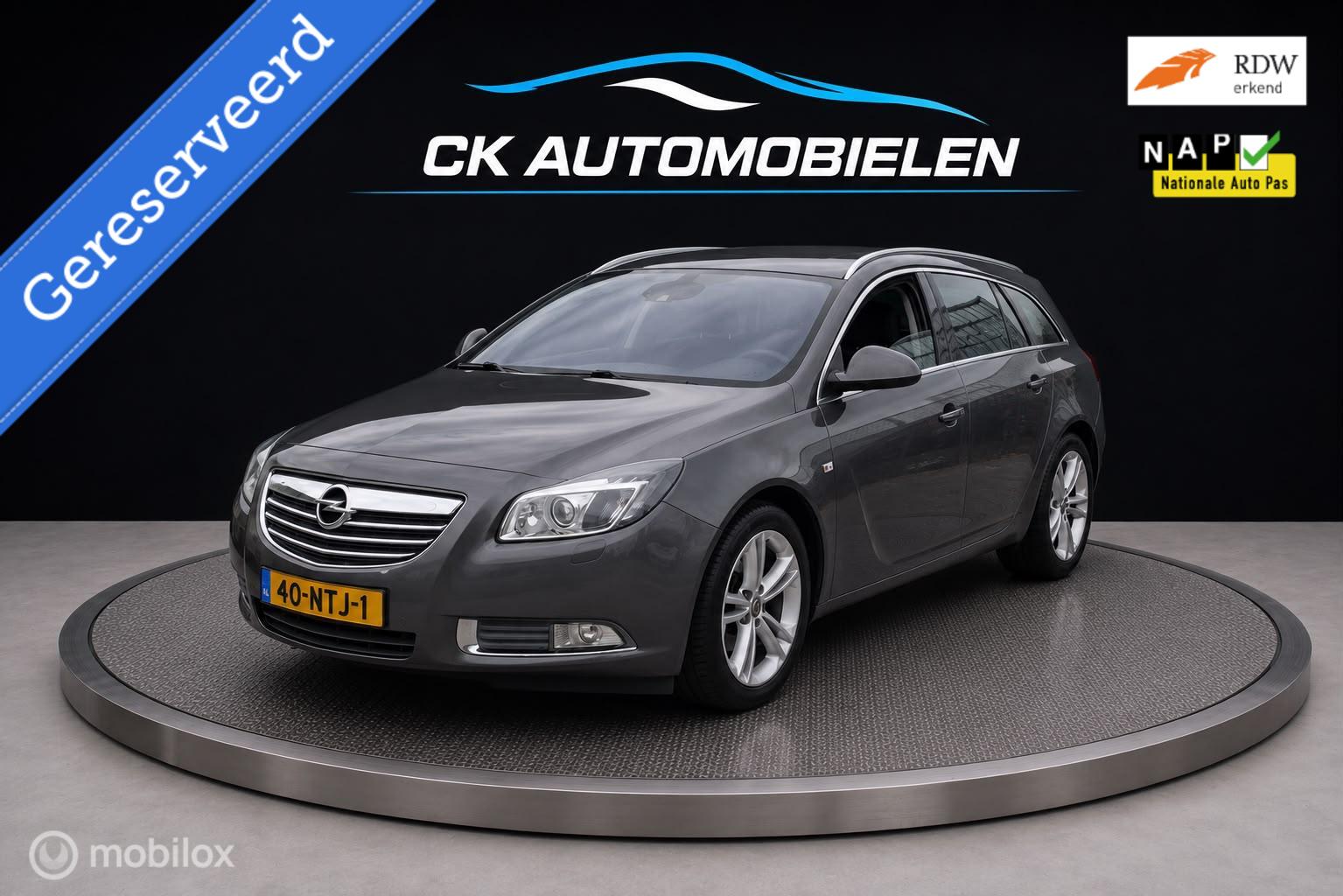 Opel Insignia Sports Tourer SW 2.0 T Cosmo 2010 - voorkant