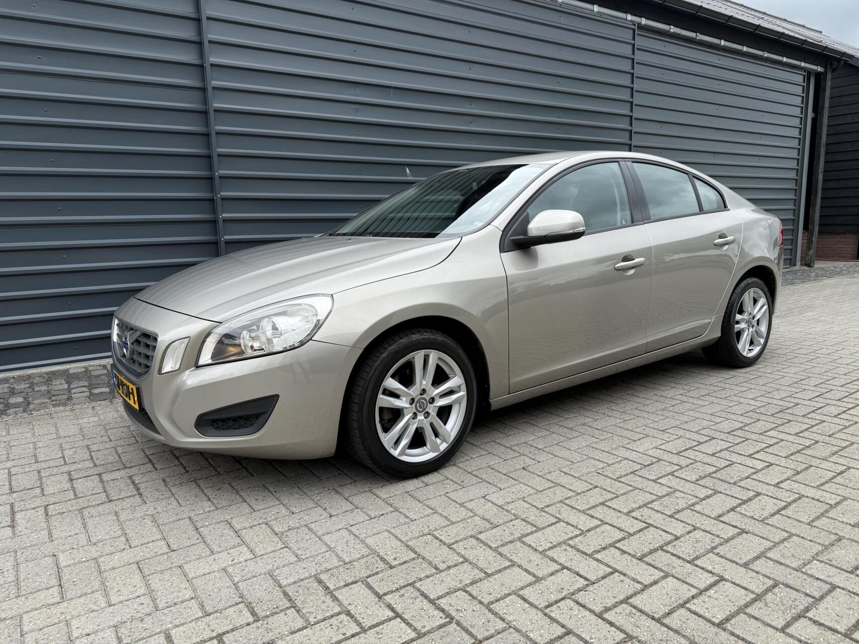 Volvo S60 1.6 T3 Kinetic 2012 - voorkant