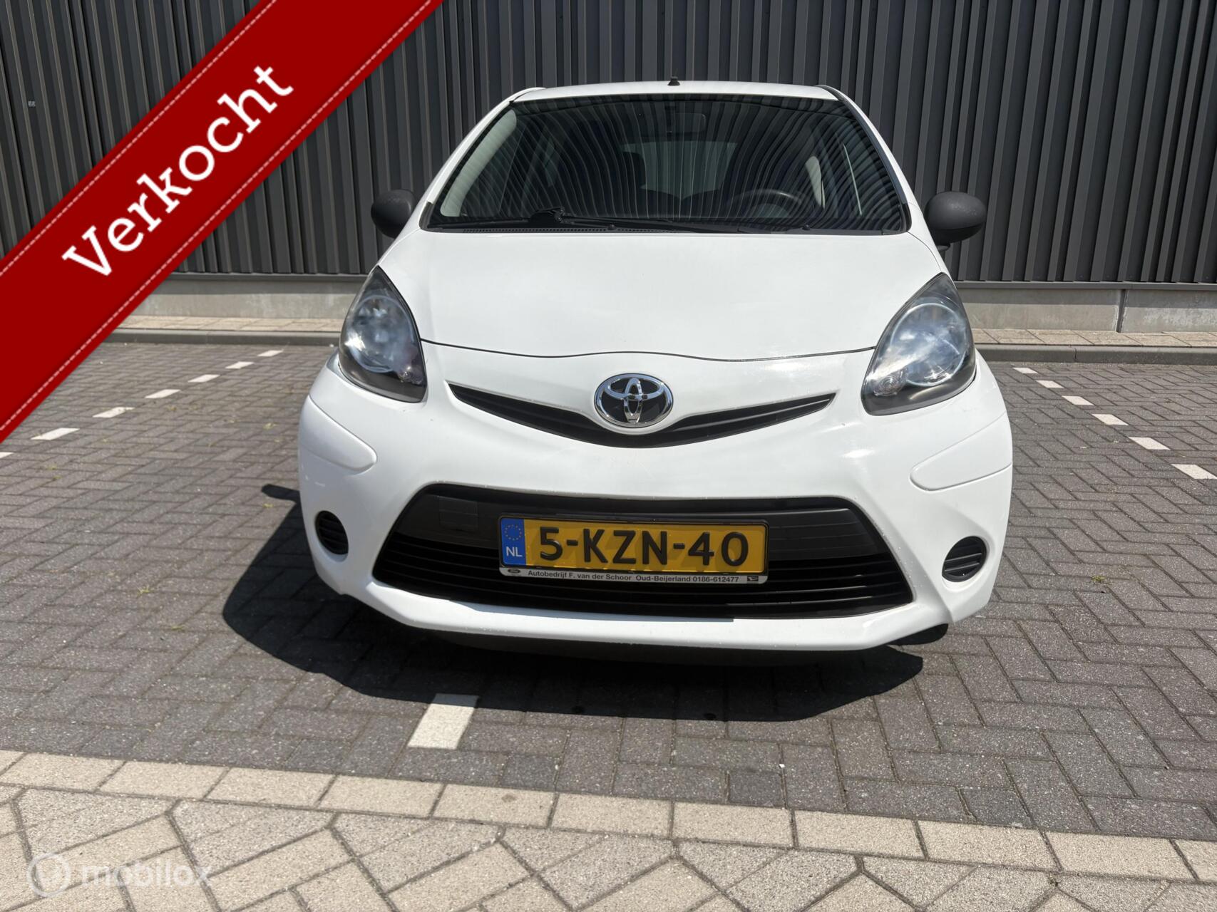 Toyota Toyota Aygo 1.0 VVT-i Access 2013 - voorkant