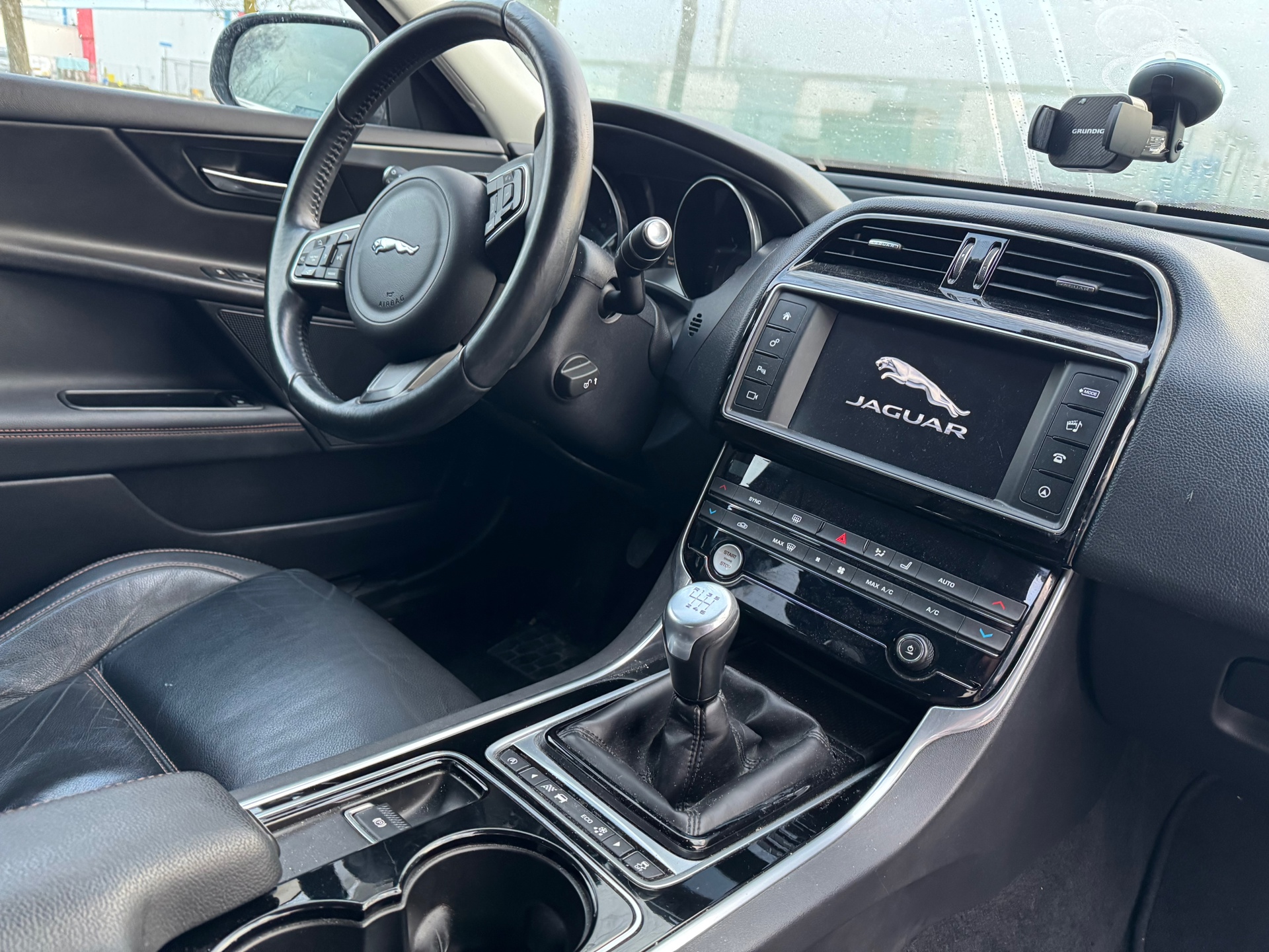 Foto van Jaguar Jaguar Xe
