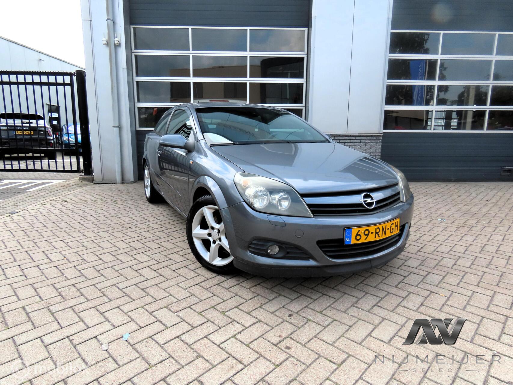 Opel Astra GTC 1.8 Sport AUTOMAAT l AIRCO l LEDER l APK l 2005 - voorkant