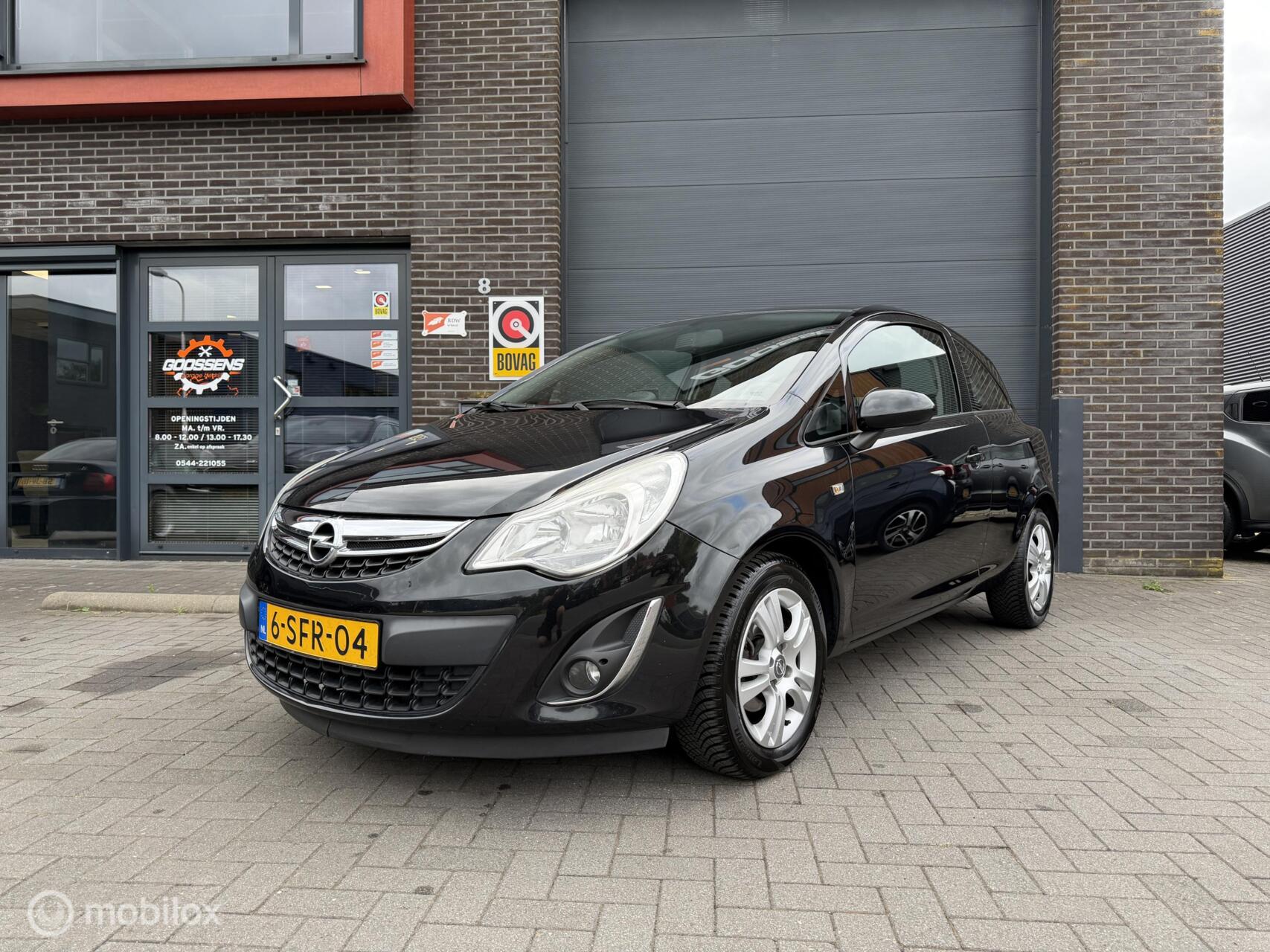 Opel Corsa 1.2-16V Berlin 2013 - voorkant